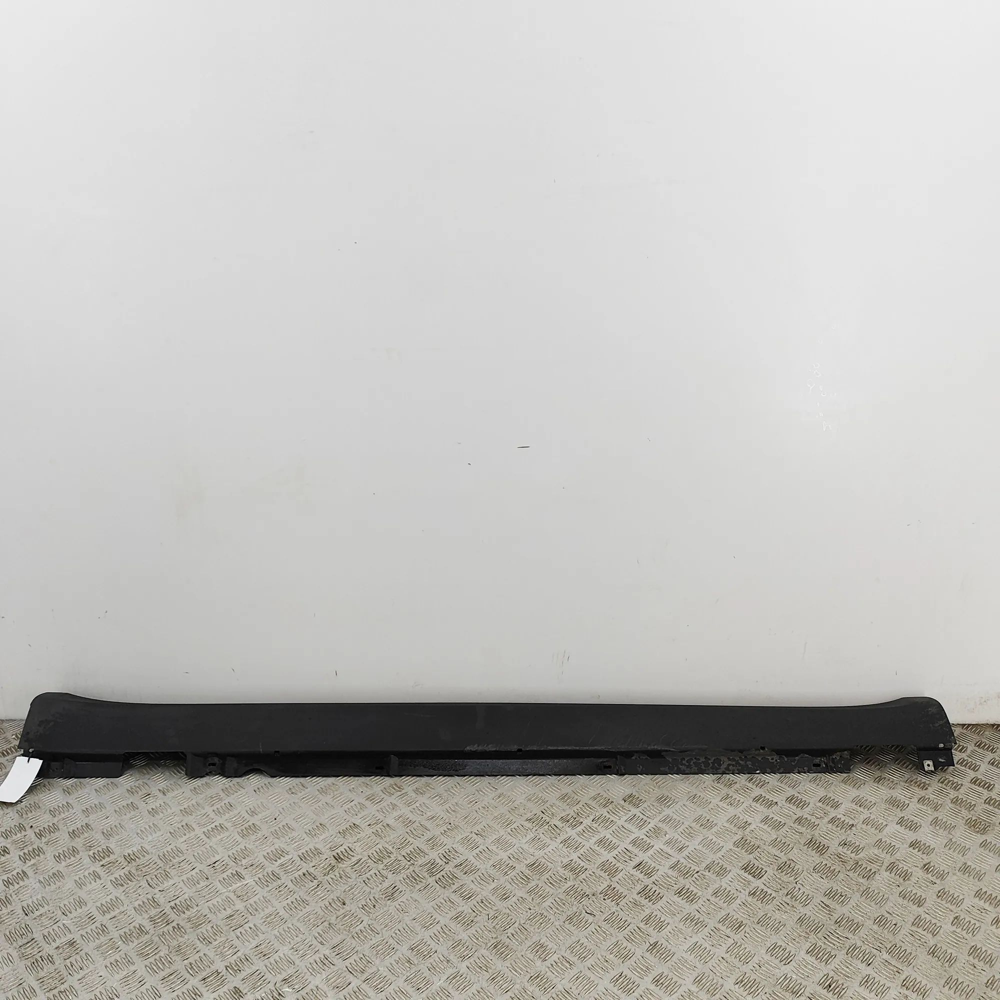Porsche Macan Right Side Plastic Sideskirt Cover Right Side Plastic Sideskirt Cover — PORSCHE MA...