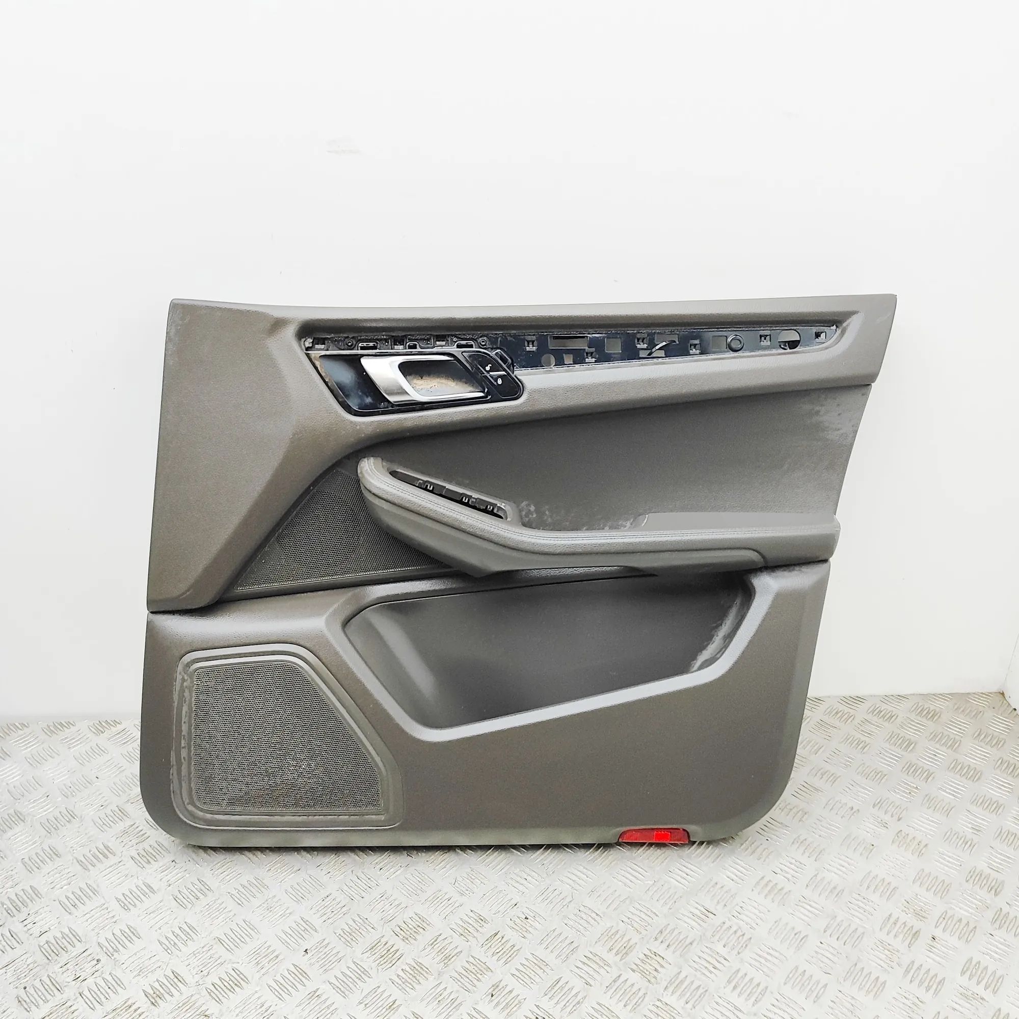 Porsche Macan Front Right Door Panel Front Right Door Panel — PORSCHE MACAN (95B) (2...