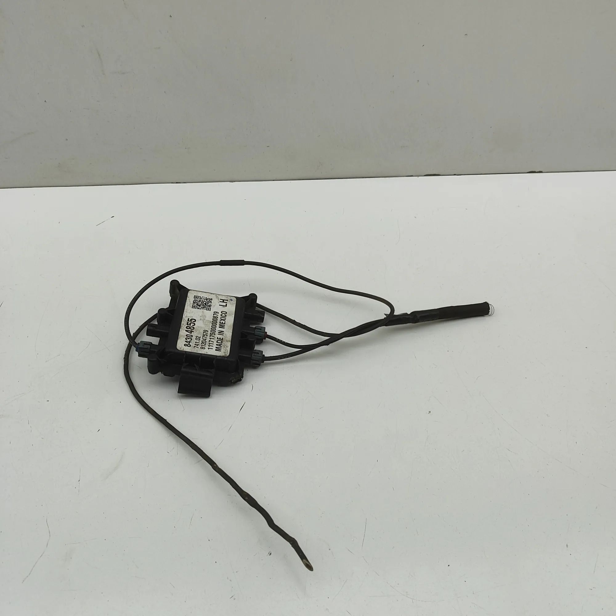 Chevrolet Corvette (C7) Antenna Amplifier Antenna Amplifier — CHEVROLET CORVETTE (C7) (20...