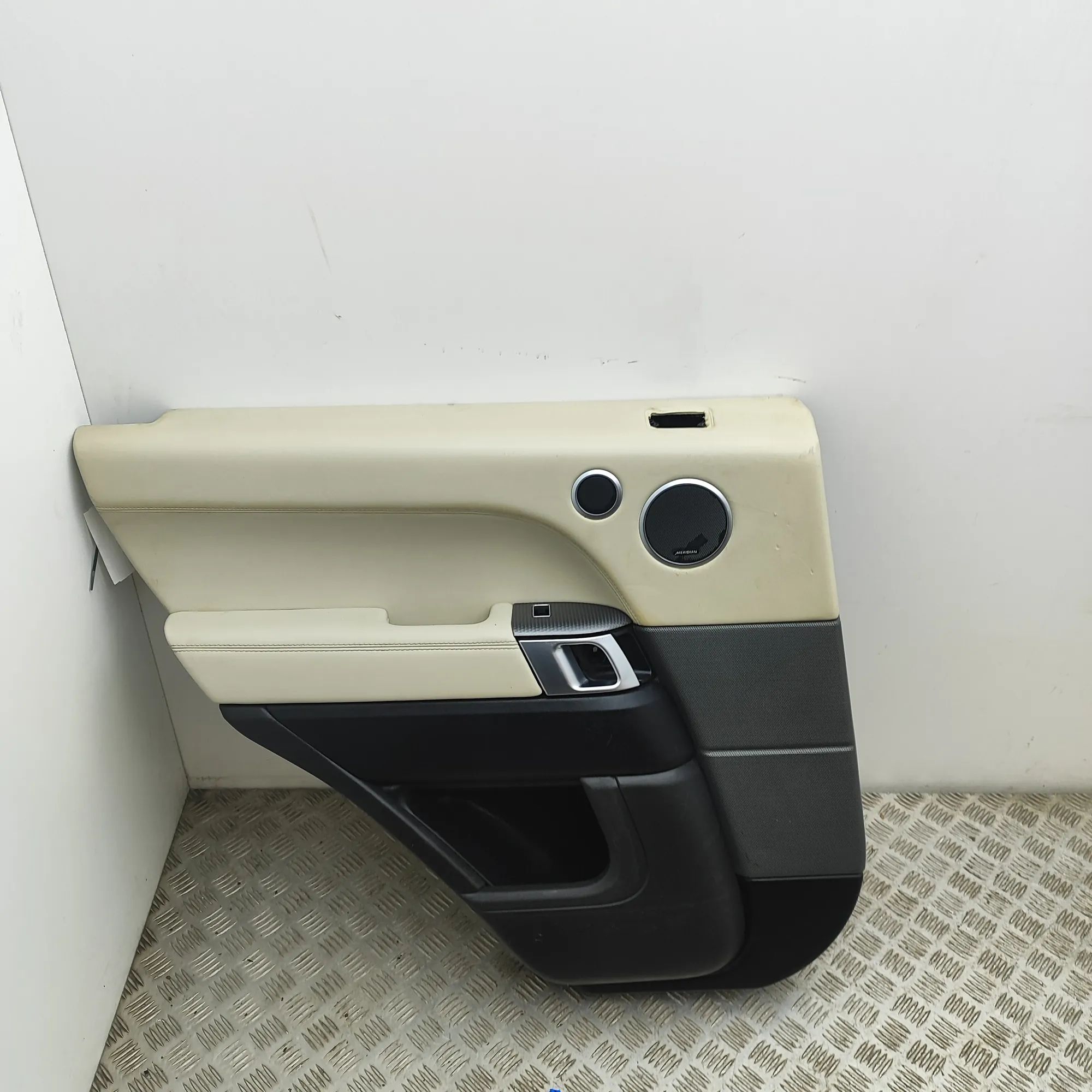 Land Rover Range Rover Sport (L494) Rear Left Door Panel Rear Left Door Panel — LAND ROVER RANGE ROVER S...