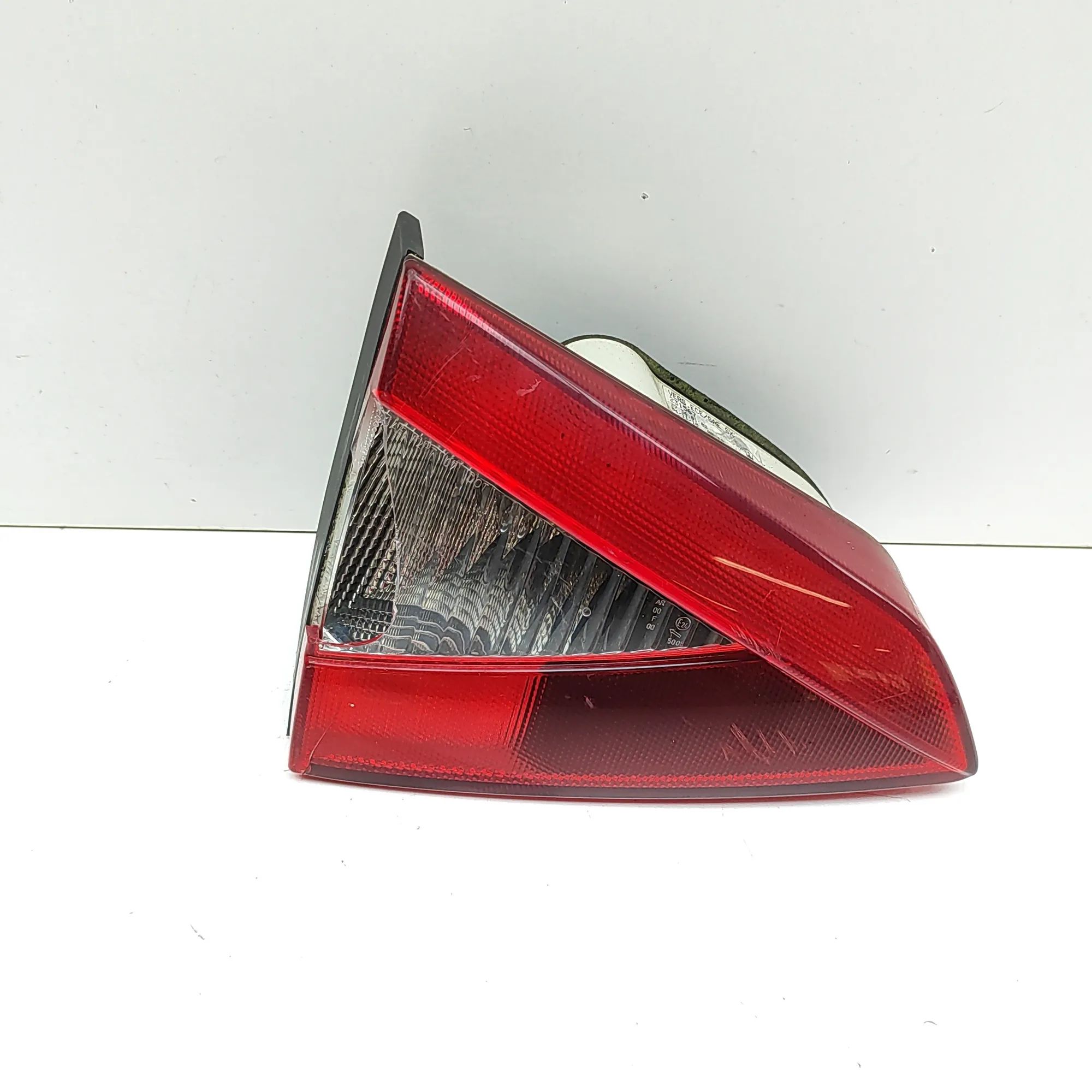 Maserati GranTurismo / GranCabrio Left Side Tailgate Tail Light Left Side Tailgate Tail Light — MASERATI GRAN (...