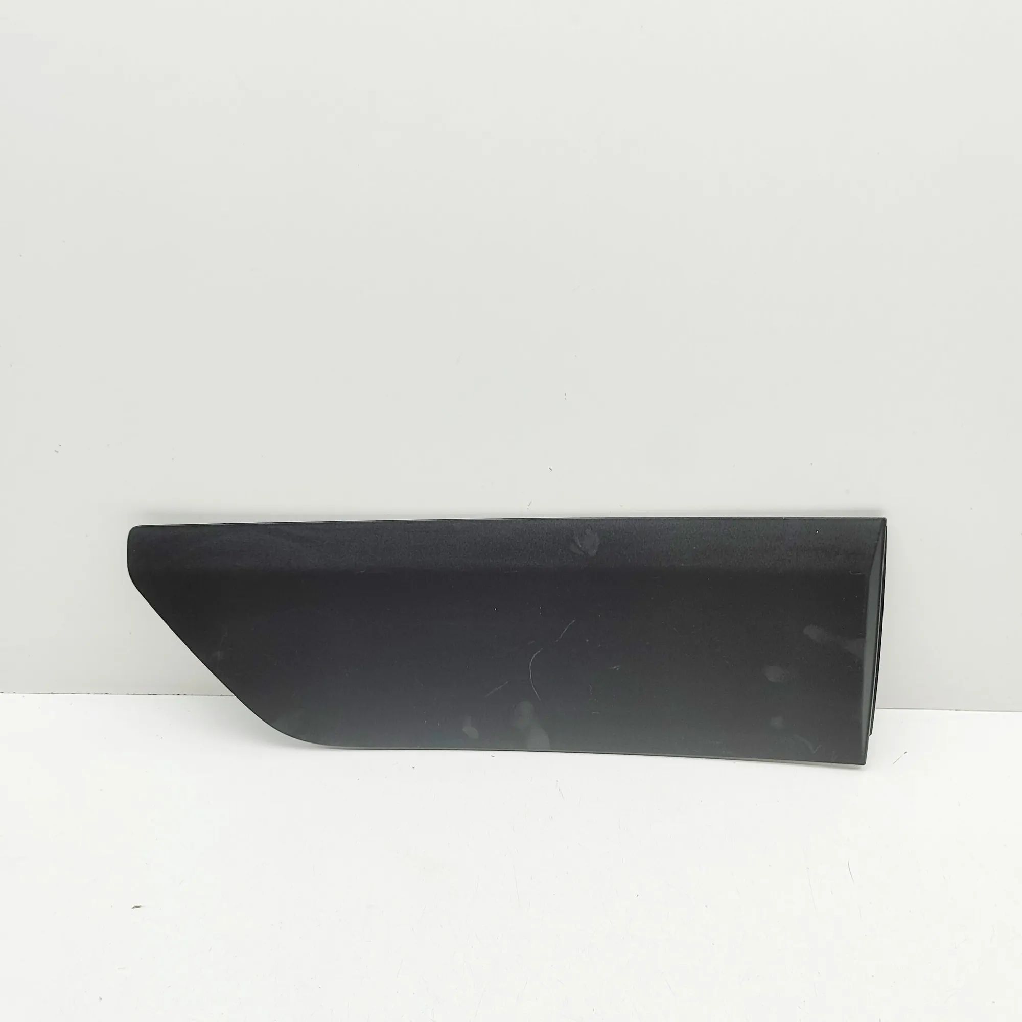 Kia Niro Lower door moulding — rear — right Lower door moulding — rear — right — KIA NIRO (...