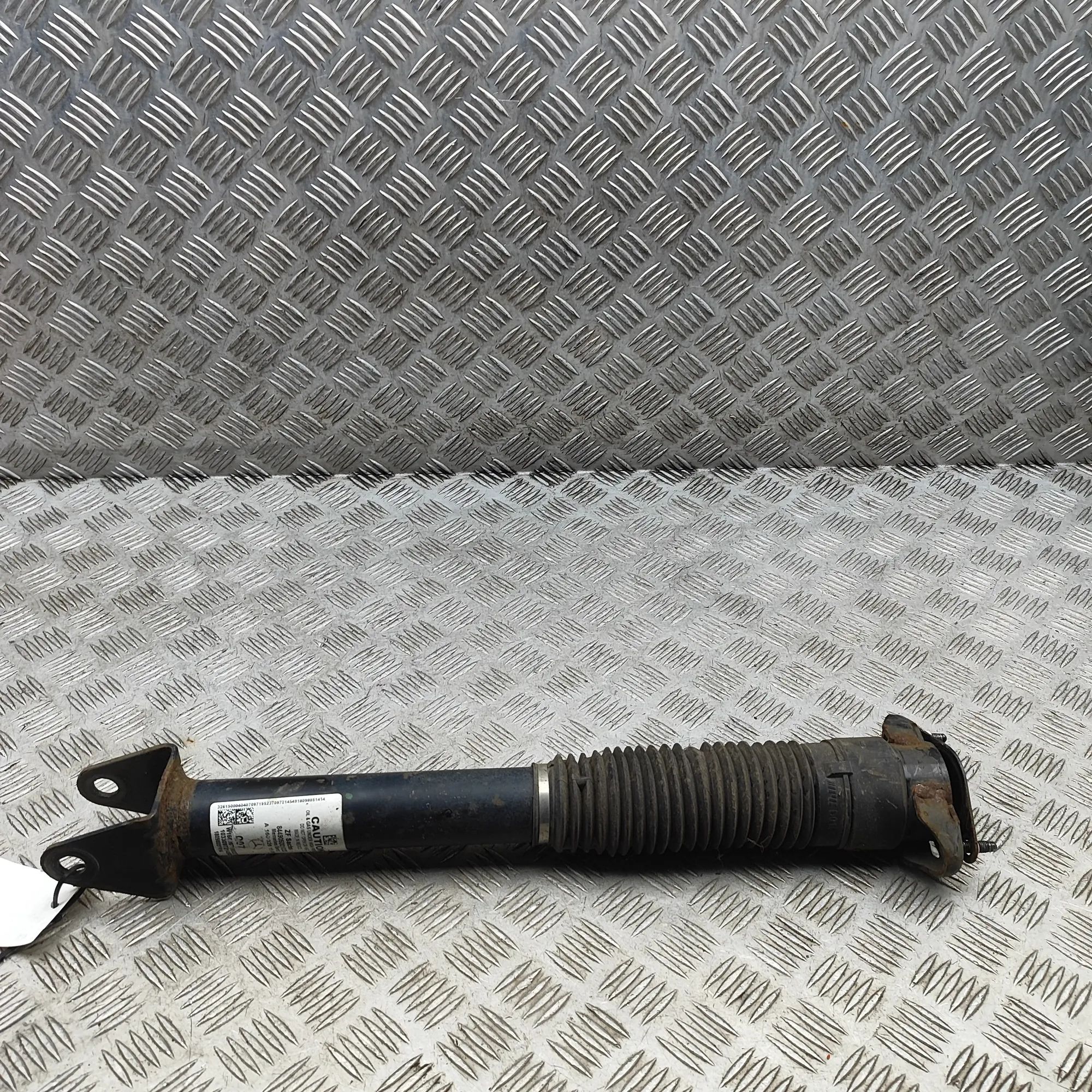 Mercedes-Benz ML / GLE (W166) Shock absorber — rear right Shock absorber — rear right — MERCEDES BENZ GLE...
