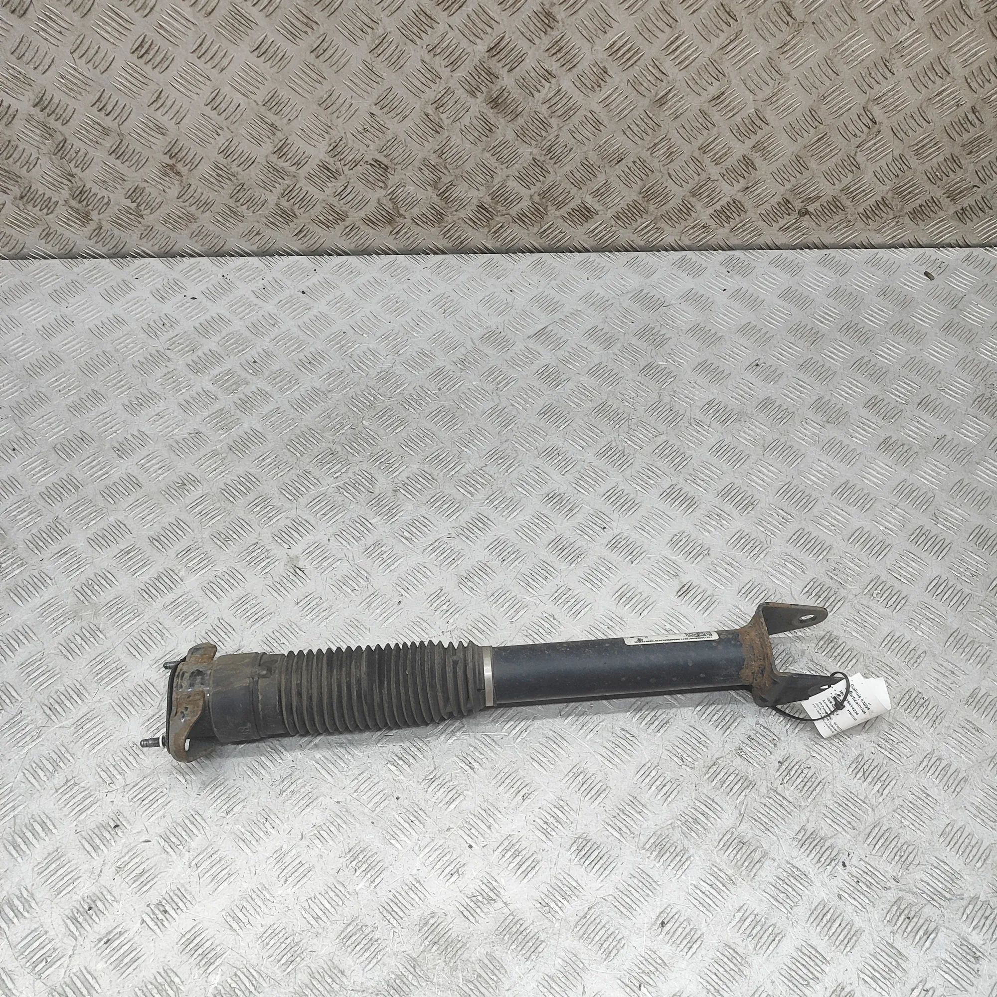 Mercedes-Benz ML / GLE (W166) Shock absorber — rear left Shock absorber — rear left — MERCEDES BENZ GLE ...