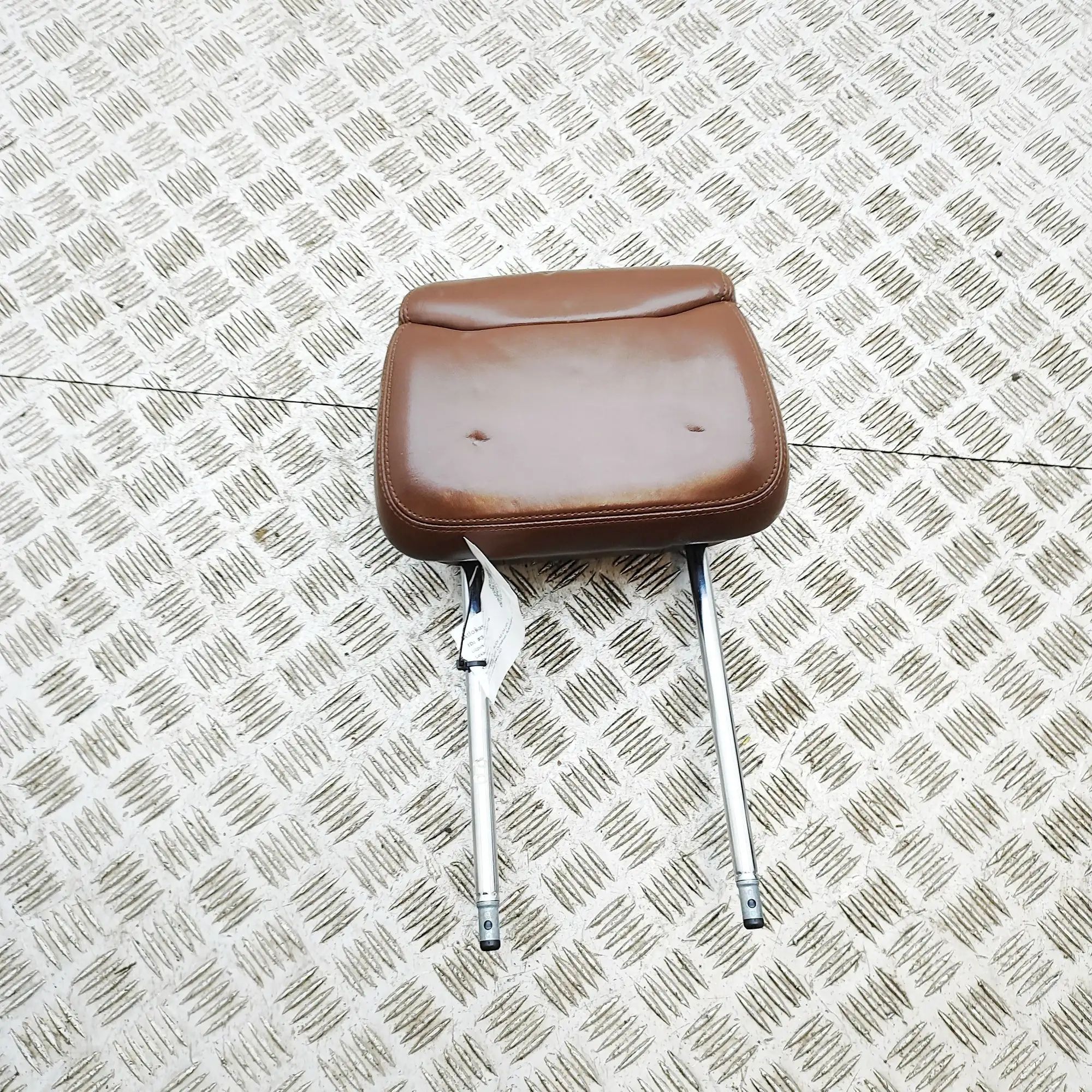 Audi A8 (D4) Headrest