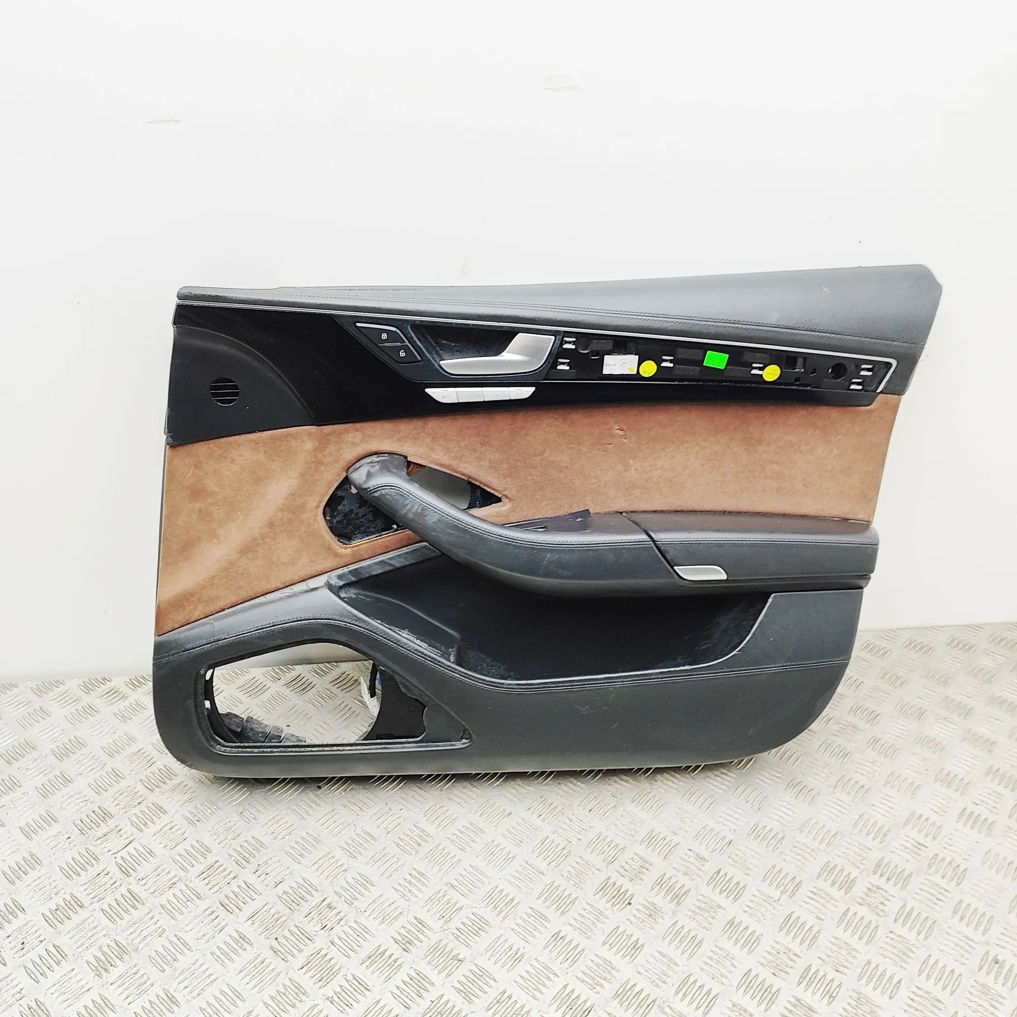 Audi A8 (D4) Front Right Door Panel