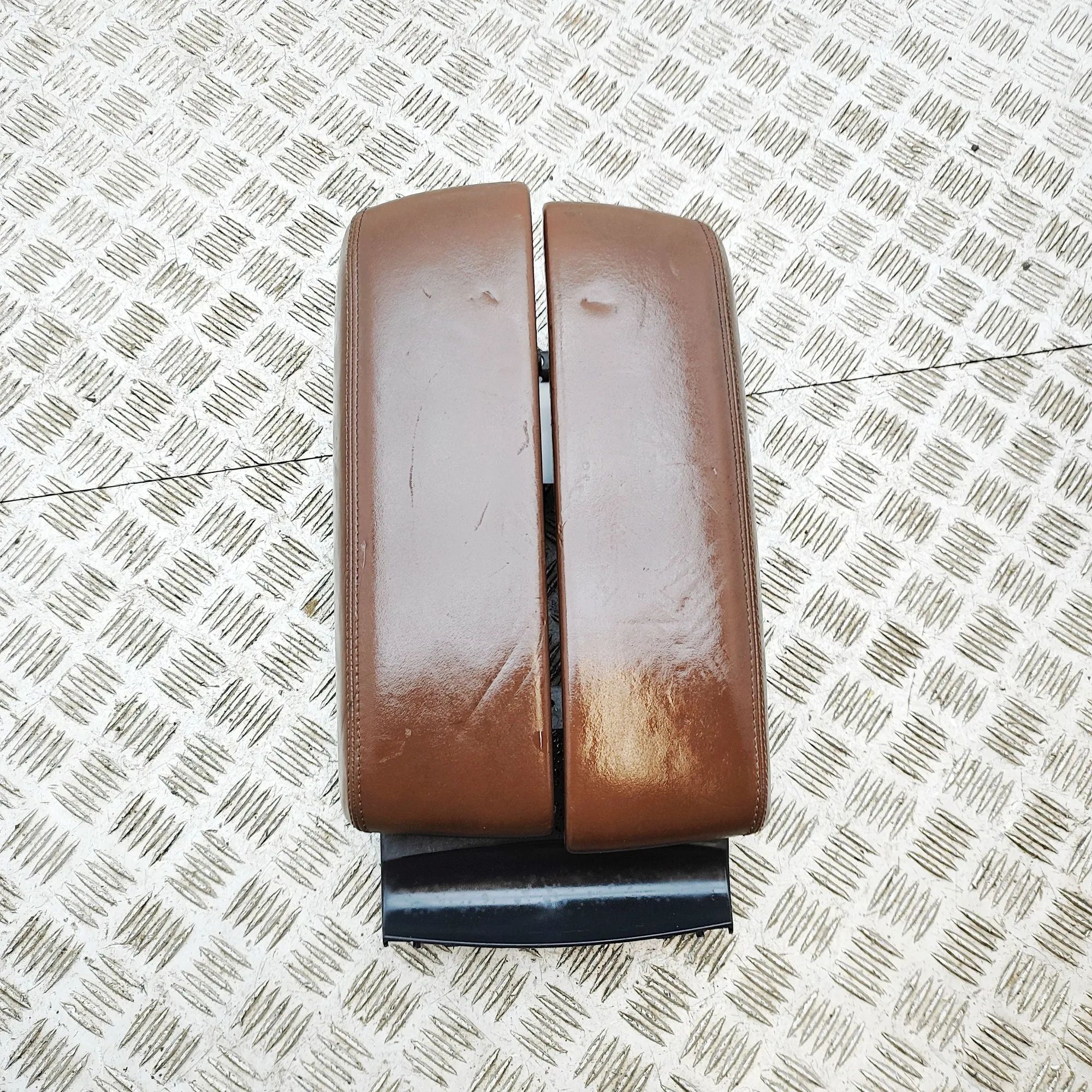 Audi A8 (D4) Armrest