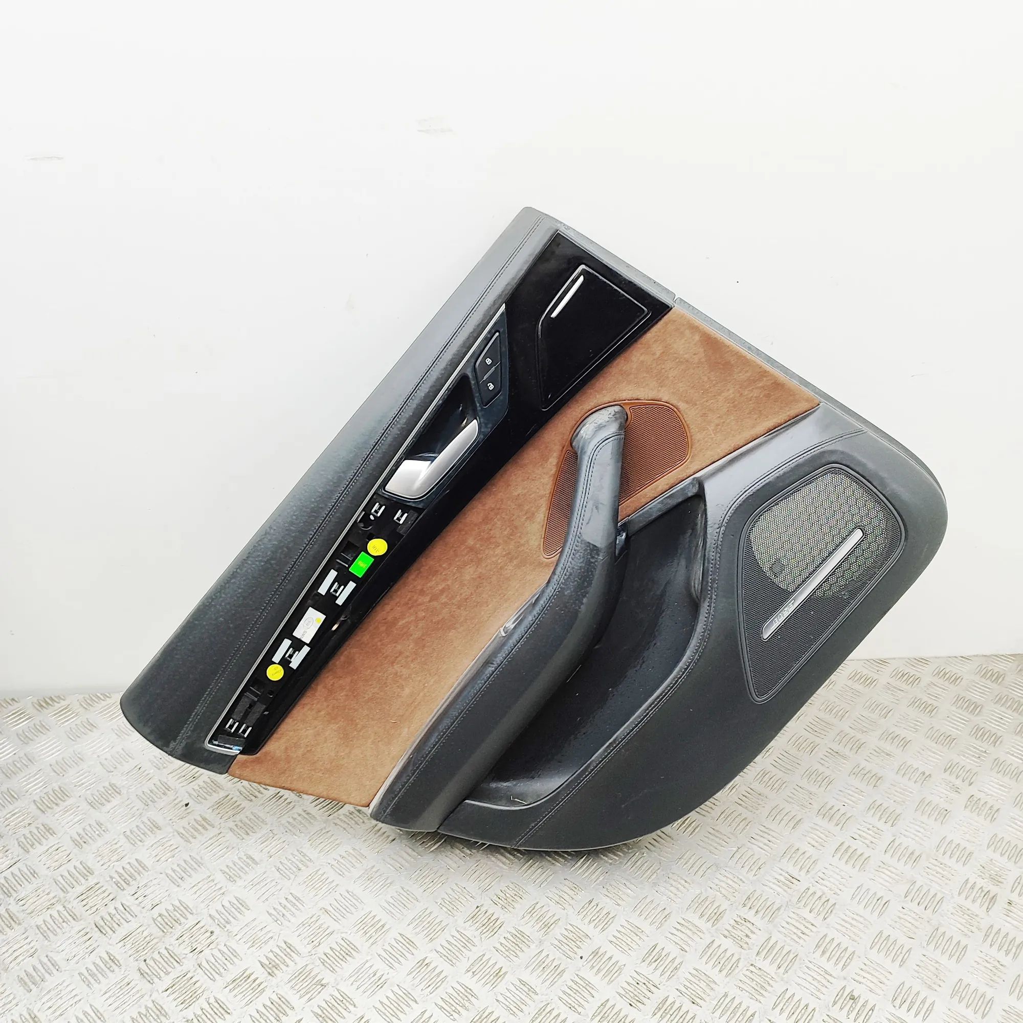 Audi A8 (D4) Rear Left Door Panel