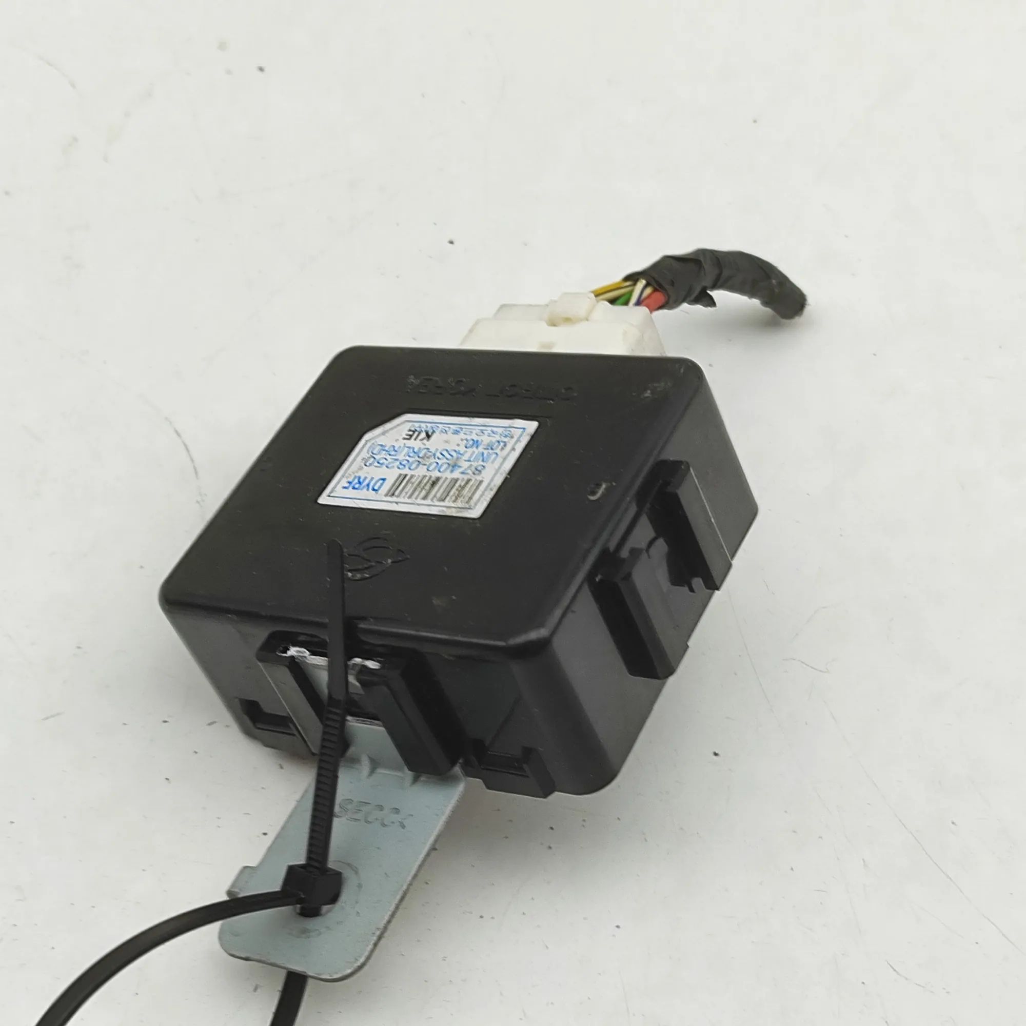 Ssangyong Rexton Ajovalojen ohjausyksikkö Headlight control unit — SSANGYONG REXTON (W) (...