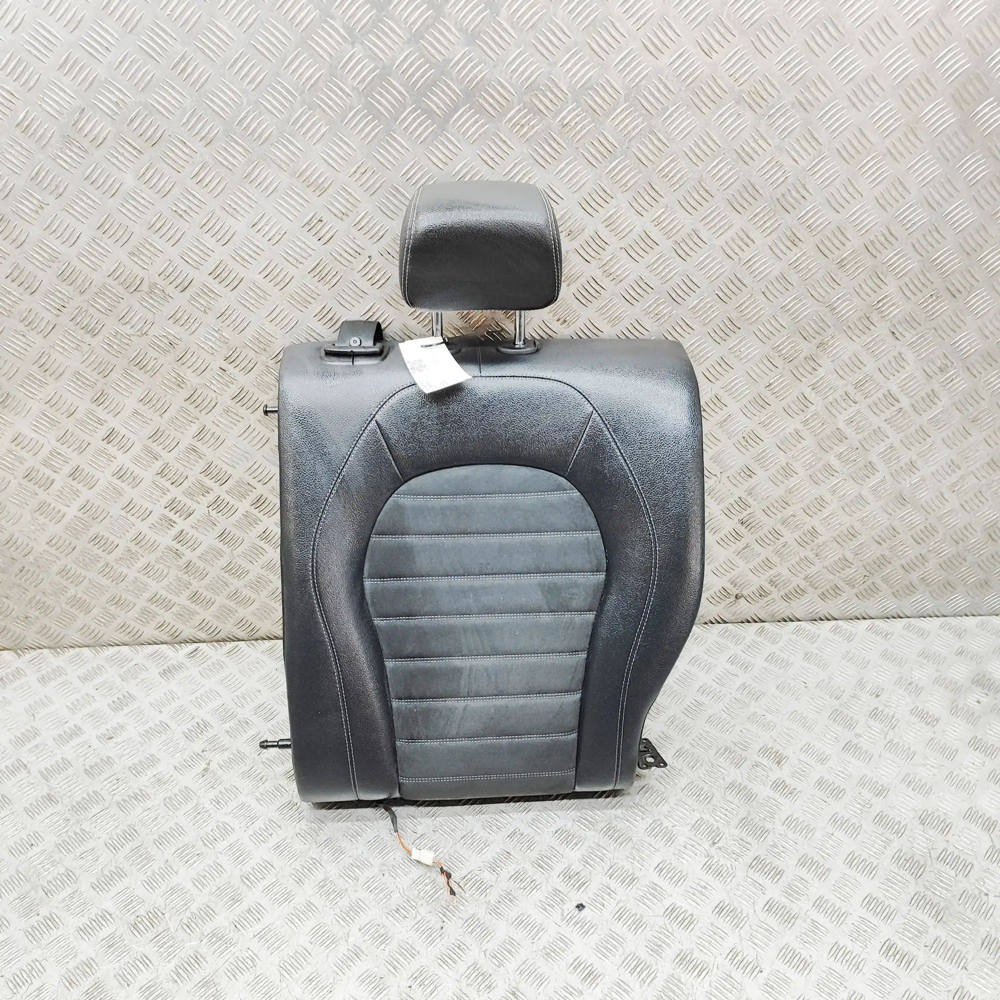 Mercedes-Benz GLC (X253) Takapenkki Rear seat — MERCEDES BENZ GLC (X253, C253) (201...