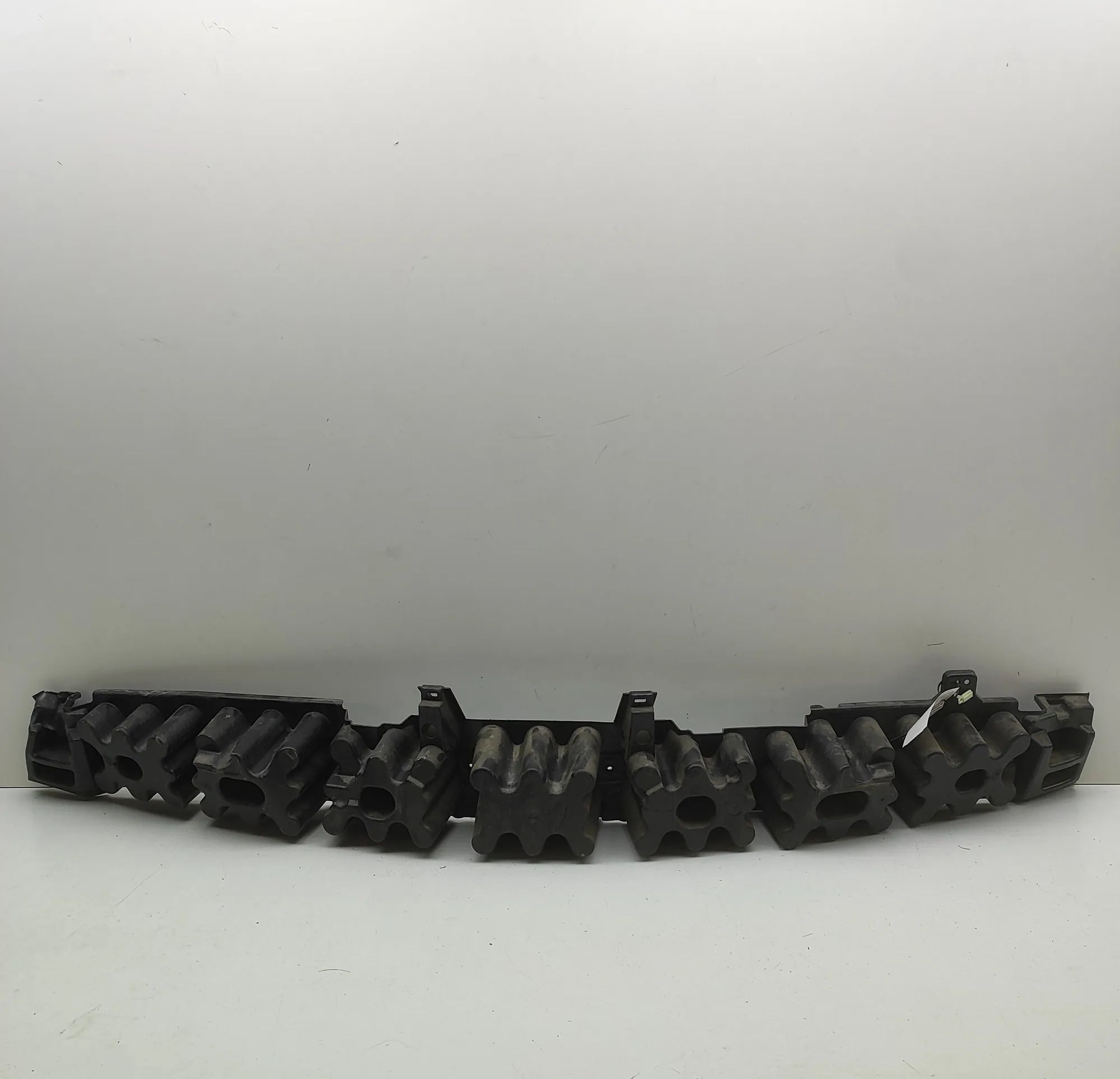 Chevrolet Corvette (C7) Rear Bumper Middle Bracket Rear Bumper Middle Bracket — CHEVROLET CORVETTE...