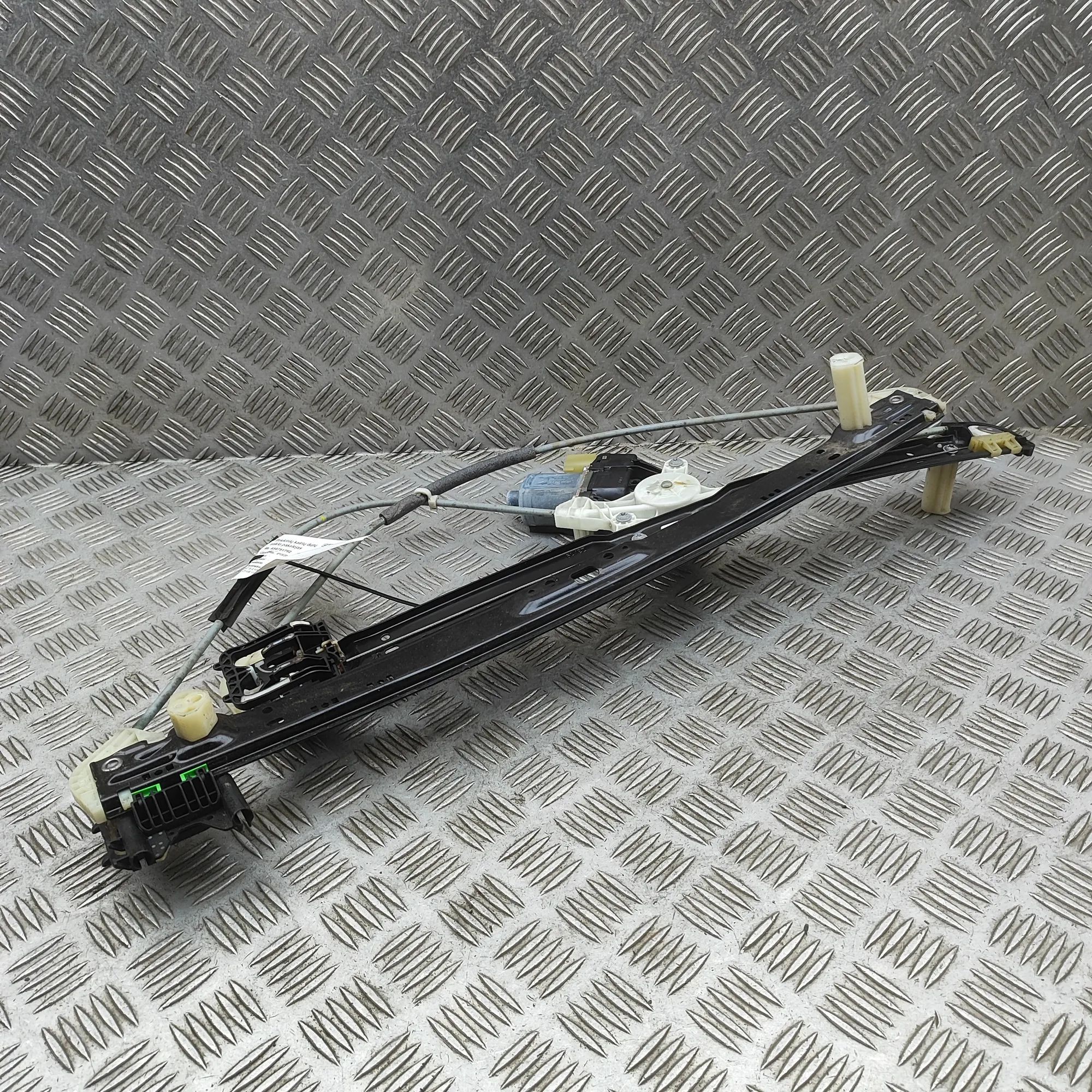 Land Rover Range Rover Sport (L494) Front Left Door Window Regulator Front Left Door Window Regulator — LAND ROVER R...