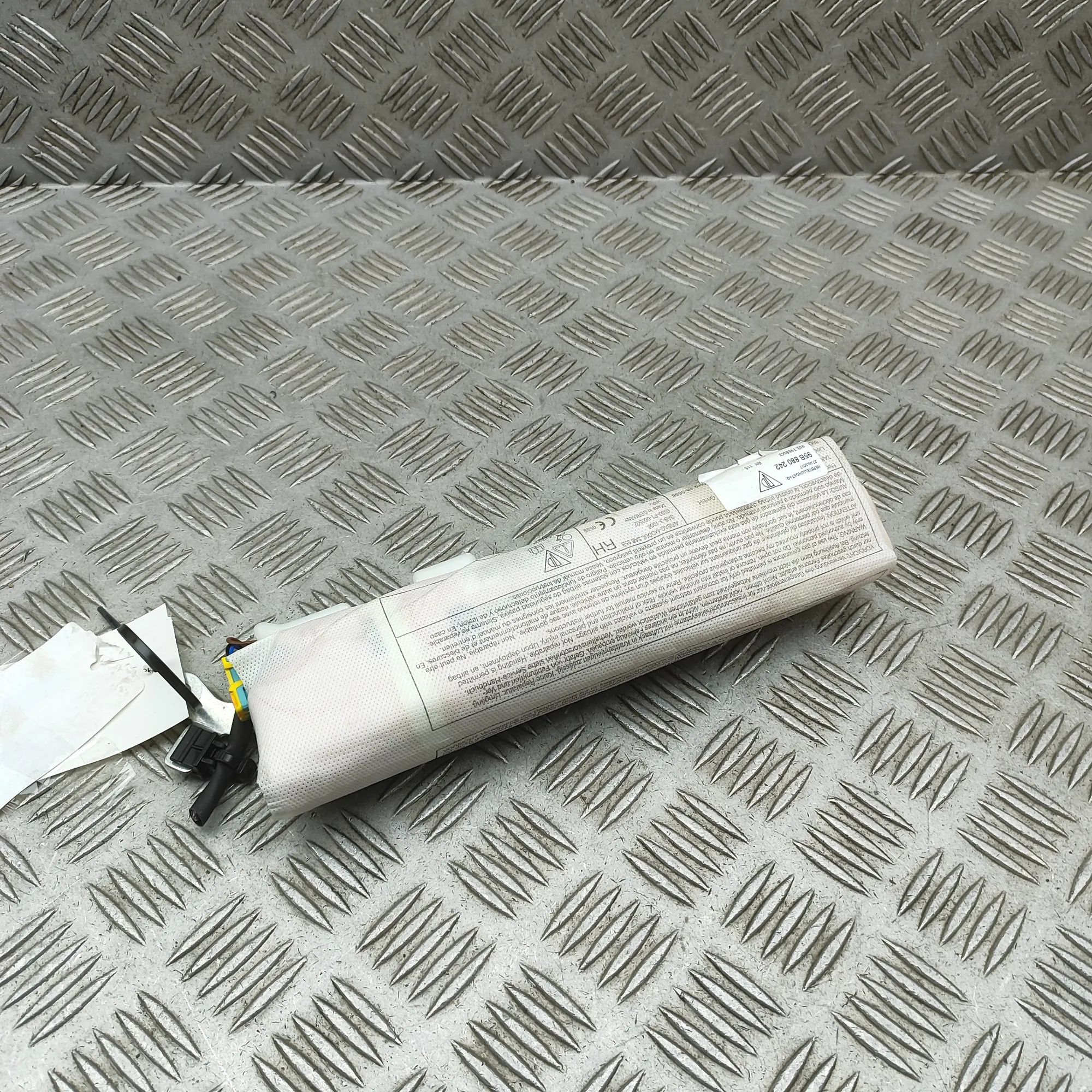 Porsche Macan Seat airbag (SRS) — front right Seat airbag (SRS) — front right — PORSCHE MACAN...