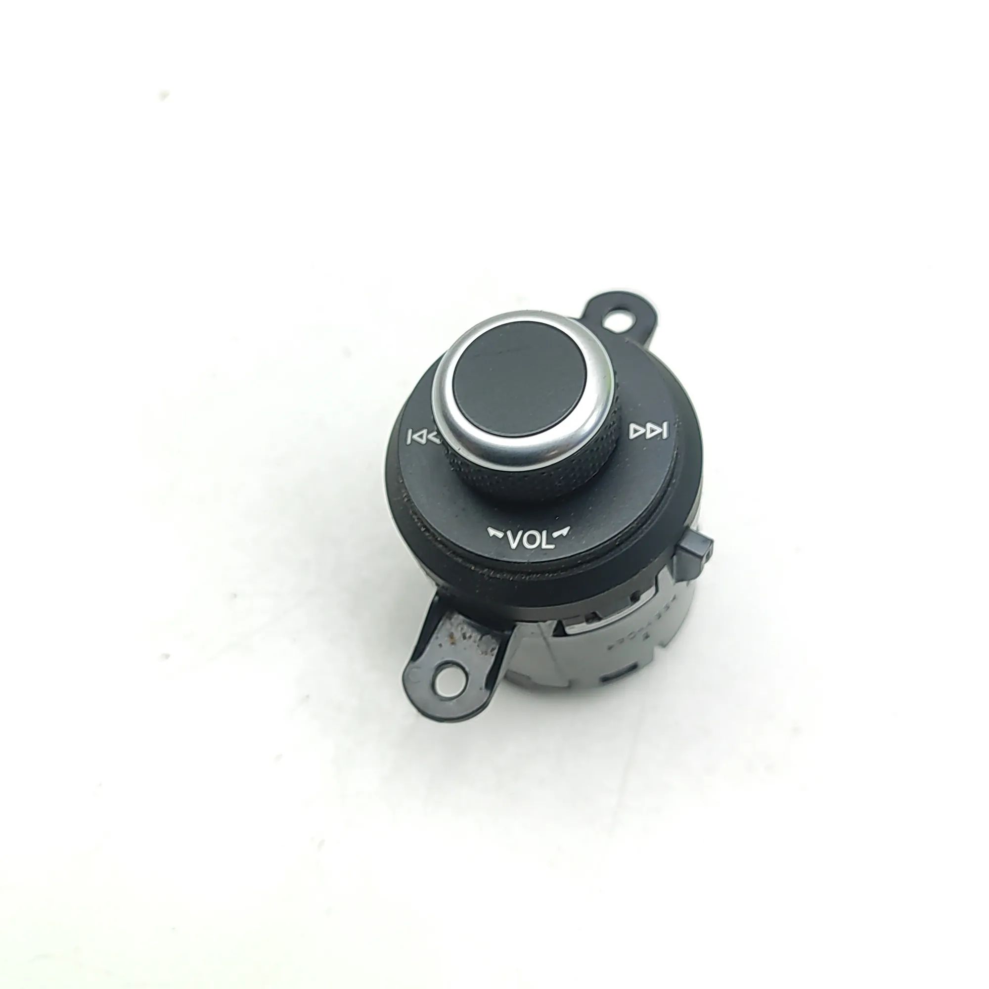 Alfa-Romeo Stelvio Audio player buttons Audio player buttons — ALFA ROMEO STELVIO (949_...