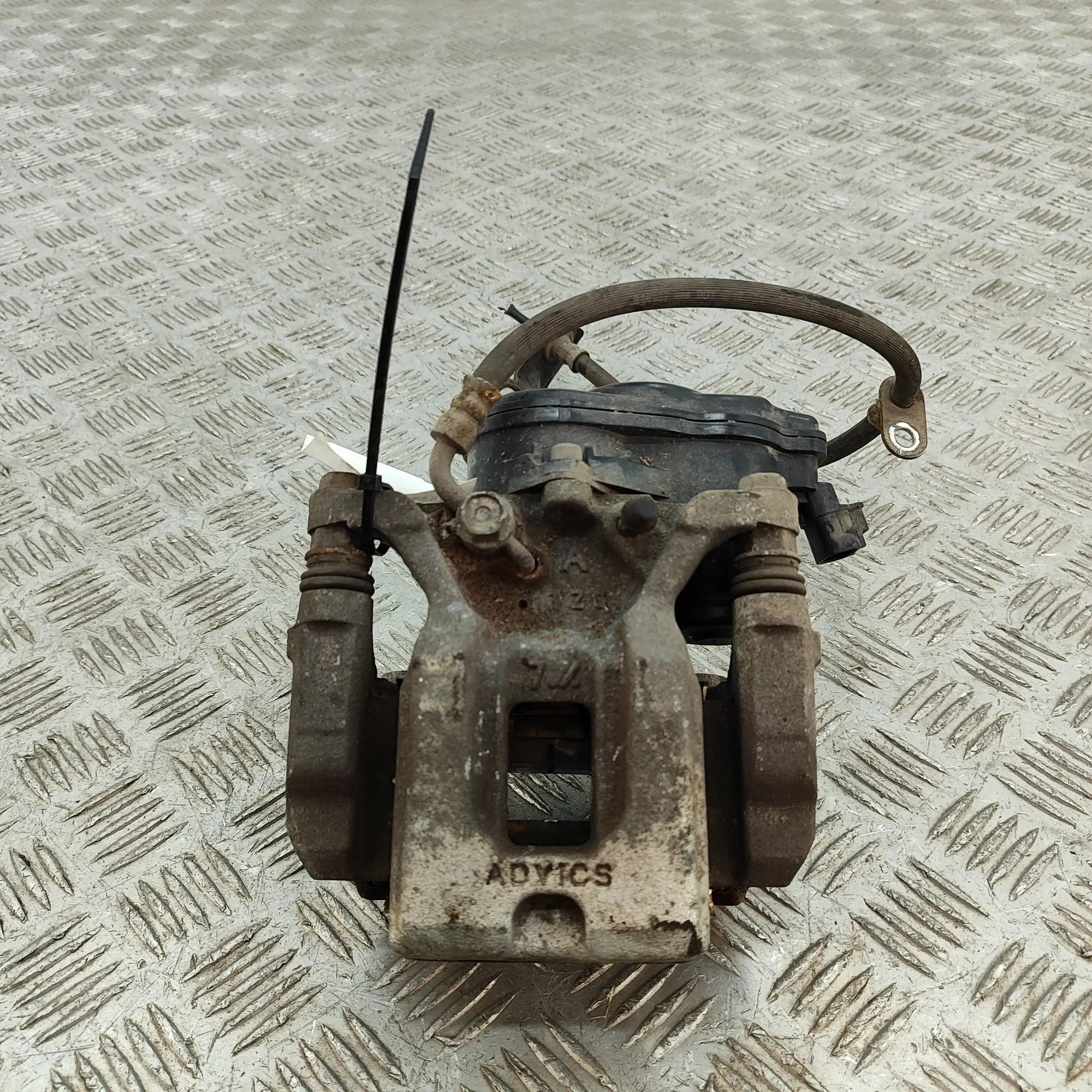 Lexus NX Brake caliper — rear right Brake caliper — rear right — LEXUS NX (II _A2_,...