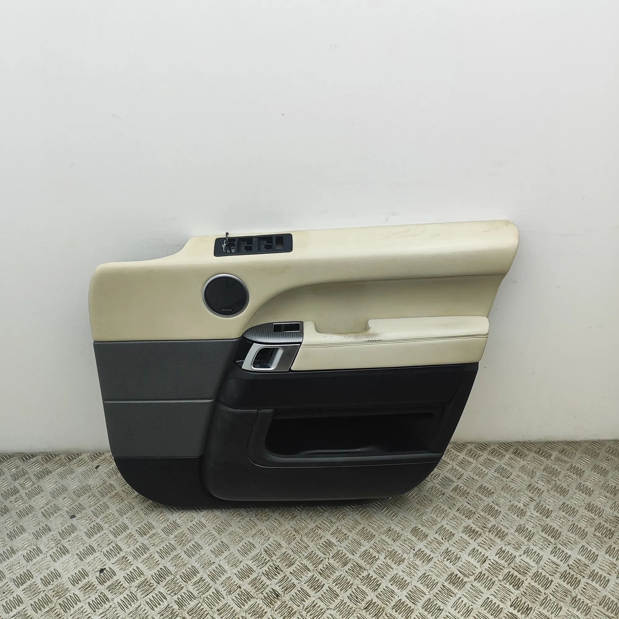 Land Rover Range Rover Sport (L494) Front Right Door Panel Front Right Door Panel — LAND ROVER RANGE ROVER...