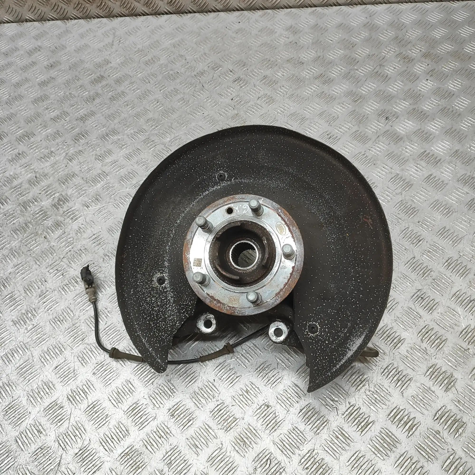 Land Rover Range Rover Sport (L494) Rear Left Wheel Hub Spindle Rear Left Wheel Hub Spindle — LAND ROVER RANGE ...