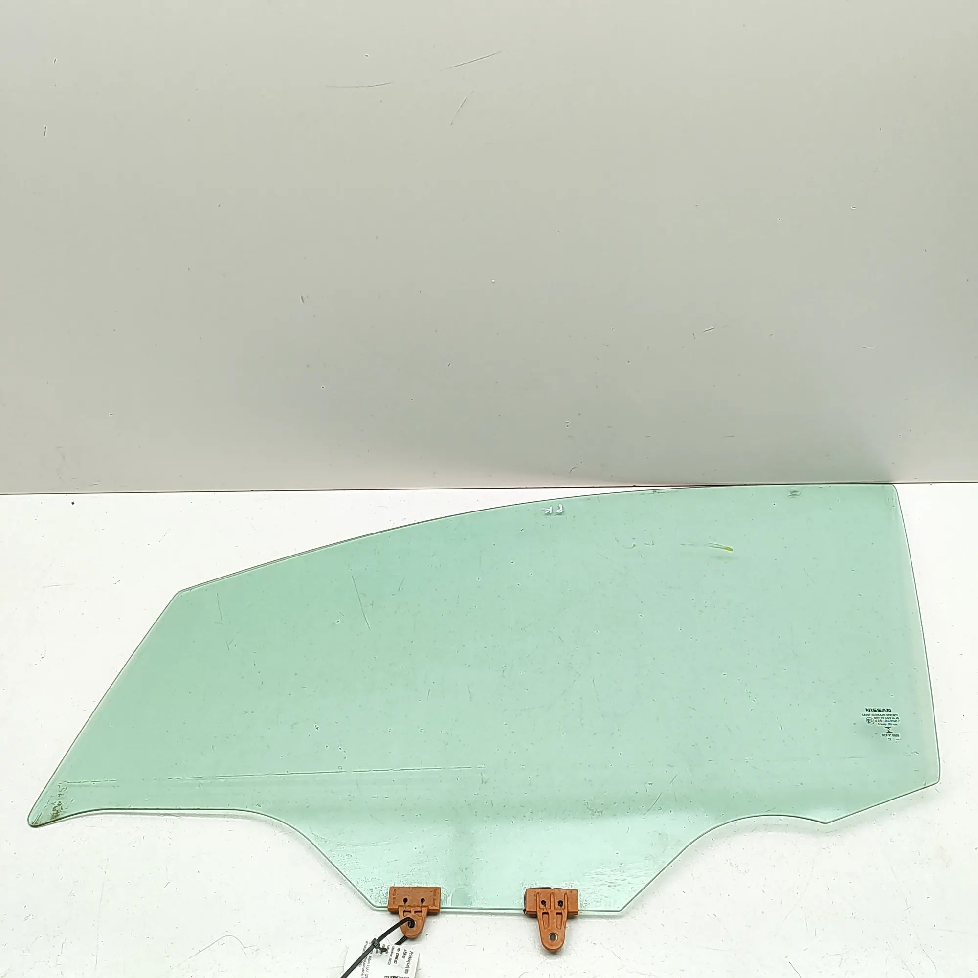 Nissan Leaf Front Left Door Window Front Left Door Window — NISSAN LEAF (ZE1) (201...