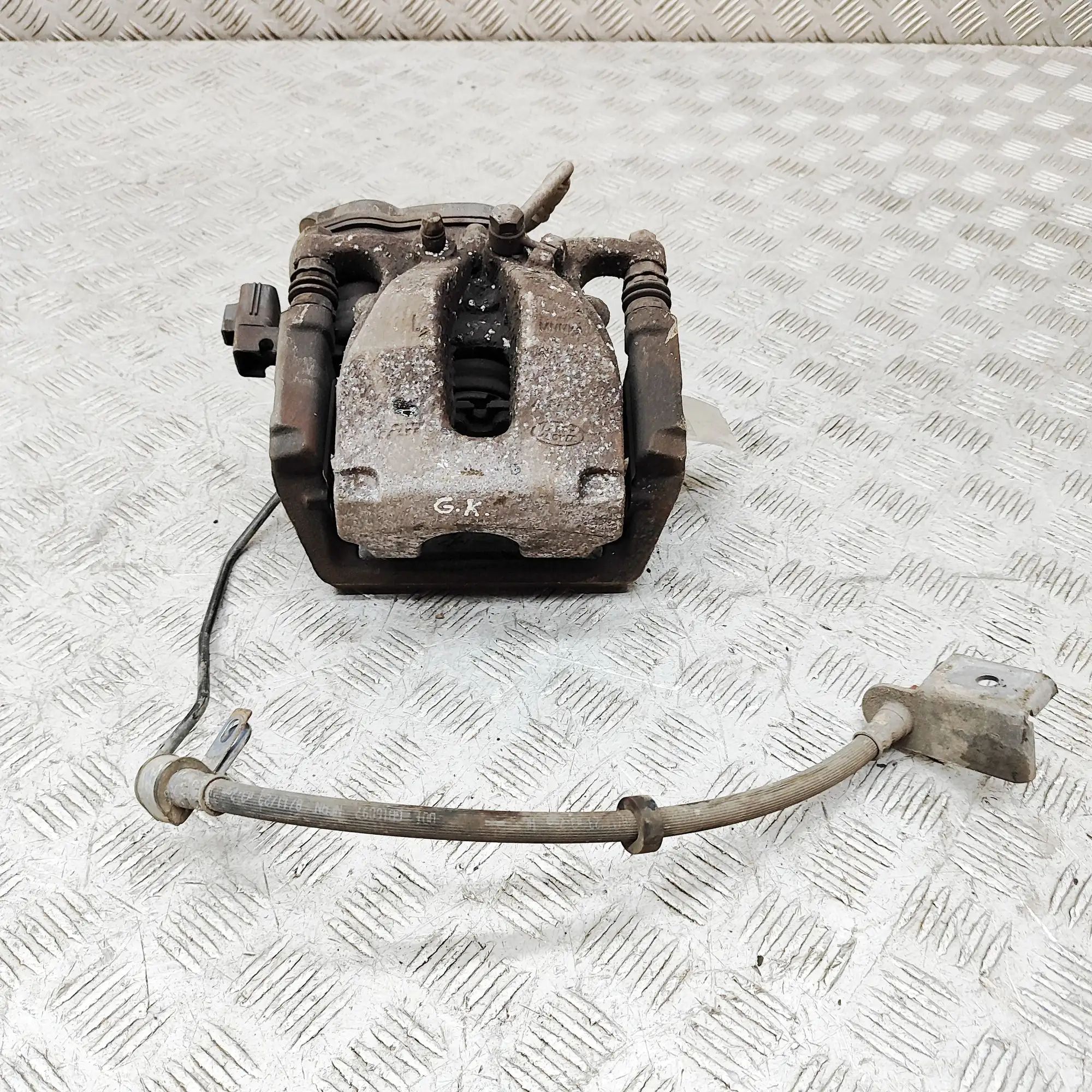 Land Rover Discovery Brake caliper — rear left Brake caliper — rear left — LAND ROVER DISCOVER...