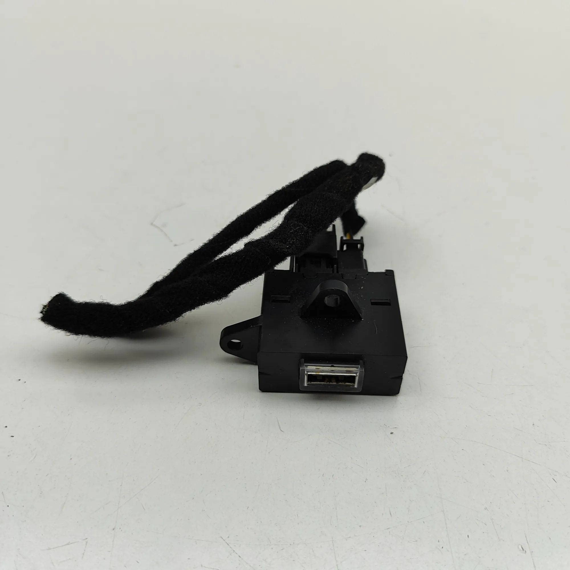 Alfa-Romeo Stelvio USB USB — ALFA ROMEO STELVIO (949_) (2016-...) — 00...