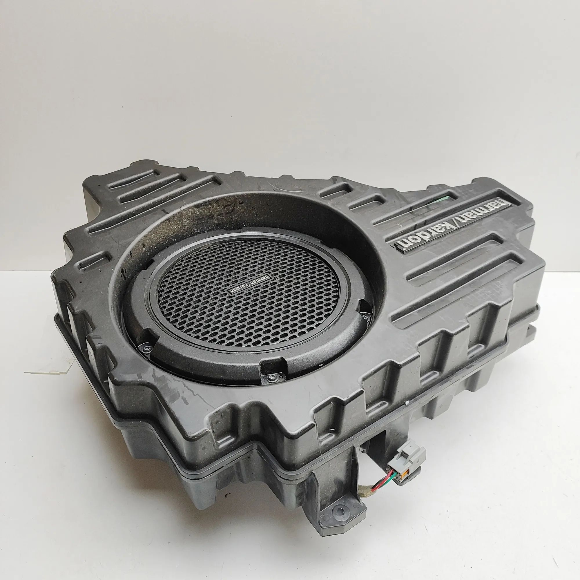 Jeep Grand Cherokee (WK) Subwoofer Subwoofer — JEEP GRAND CHEROKEE (IV WK, WK2) (2...