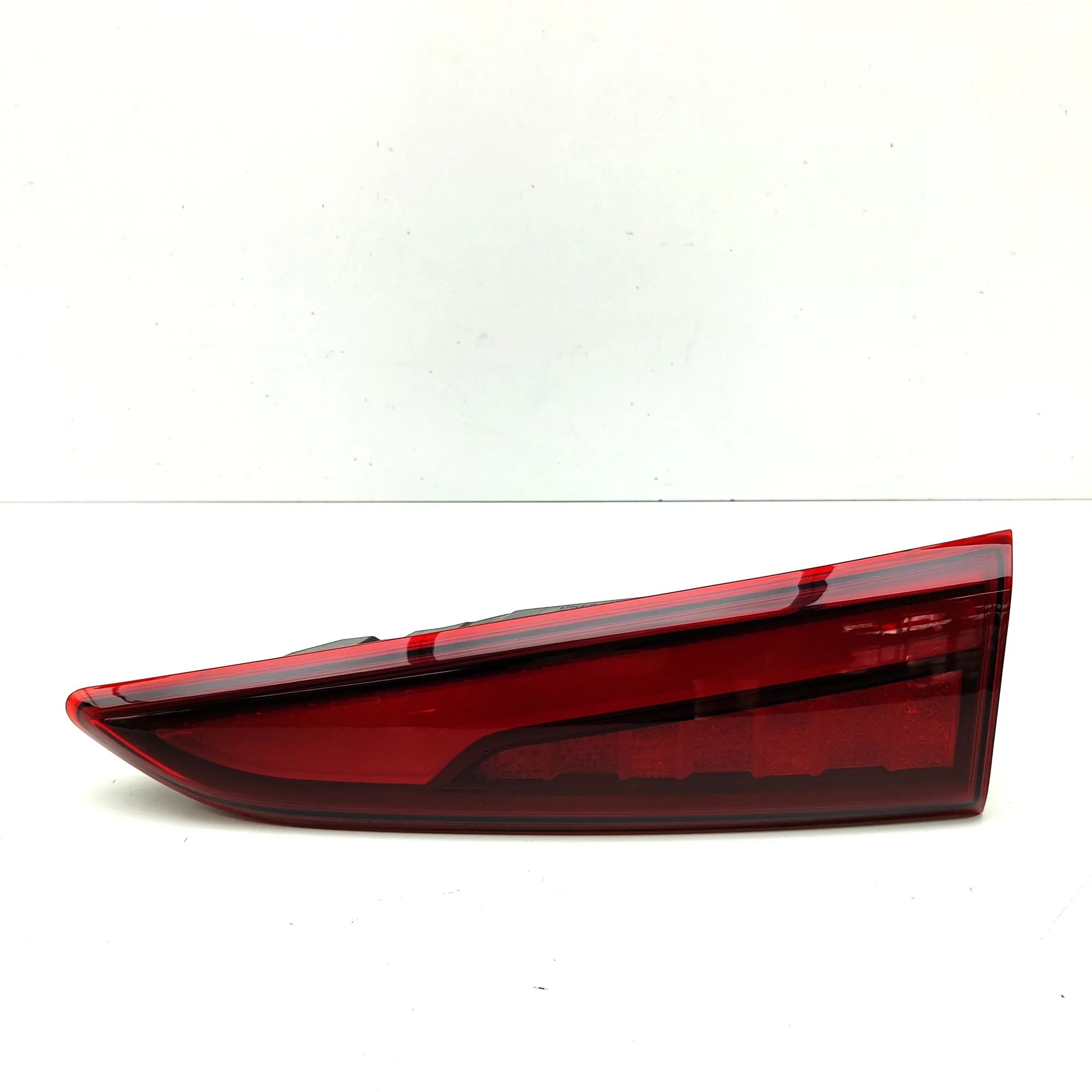 Hyundai Kona Right Side Tailgate Tail Light Right Side Tailgate Tail Light — HYUNDAI KONA (...