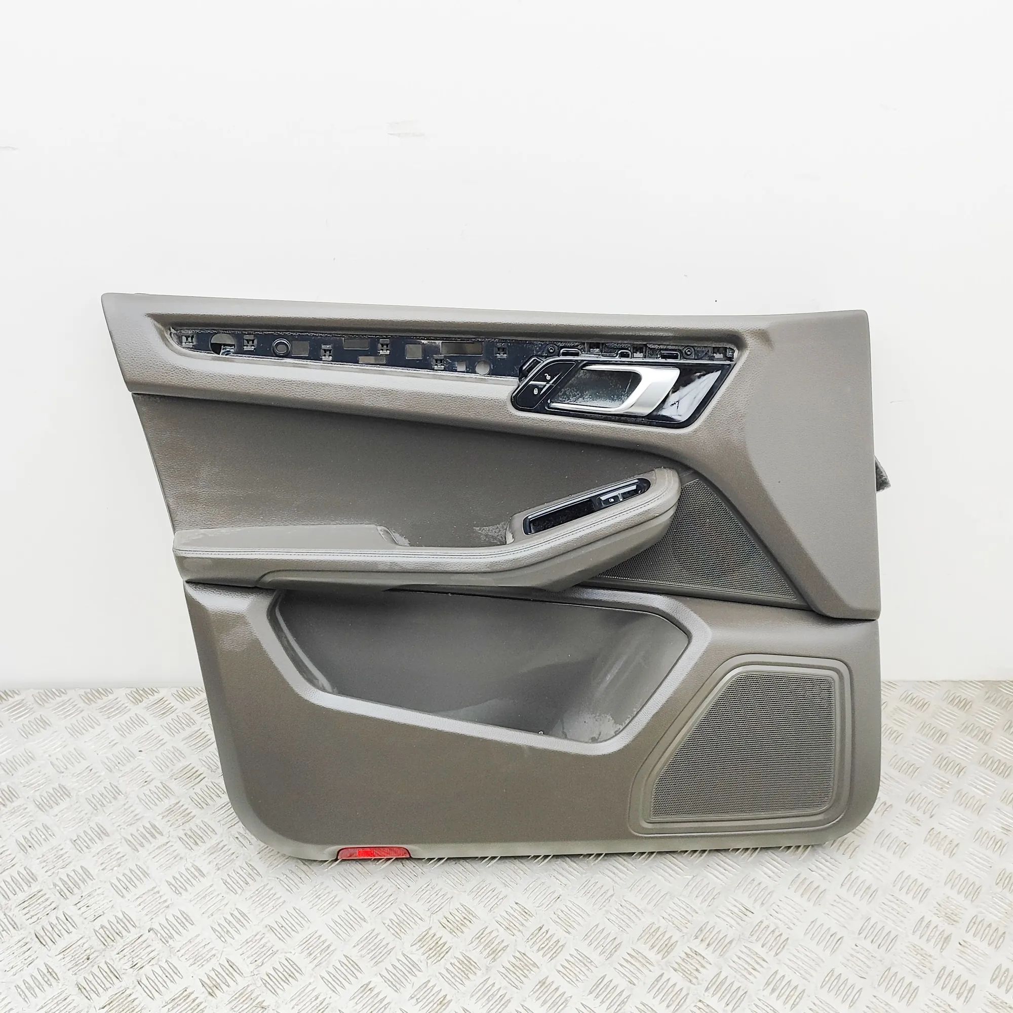 Porsche Macan Front Left Door Panel Front Left Door Panel — PORSCHE MACAN (95B) (20...