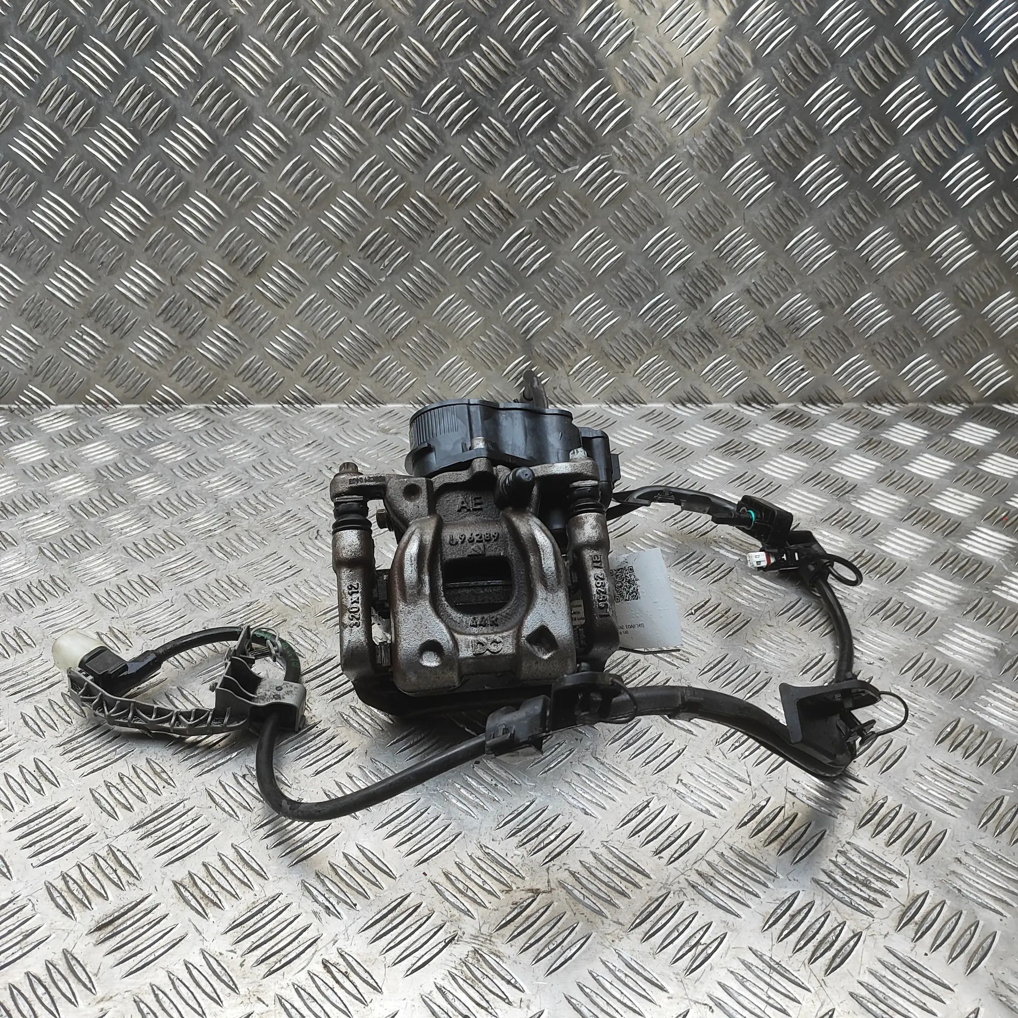 Mercedes-Benz A (W177) Brake caliper — rear right Brake caliper — rear right — MERCEDES BENZ EQAH...