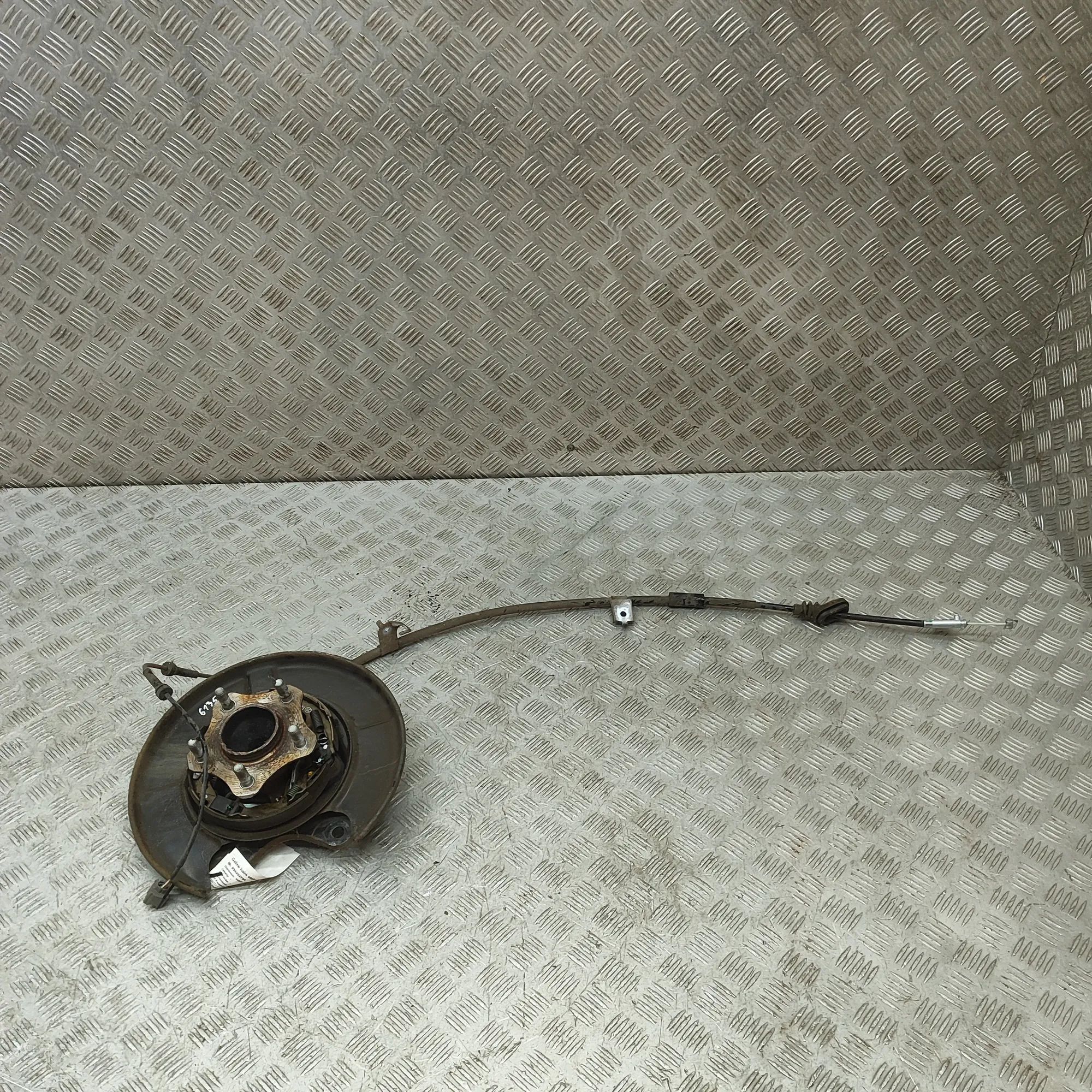 Nissan Leaf Rear Left Wheel Hub Spindle Rear Left Wheel Hub Spindle — NISSAN LEAF (ZE1)...