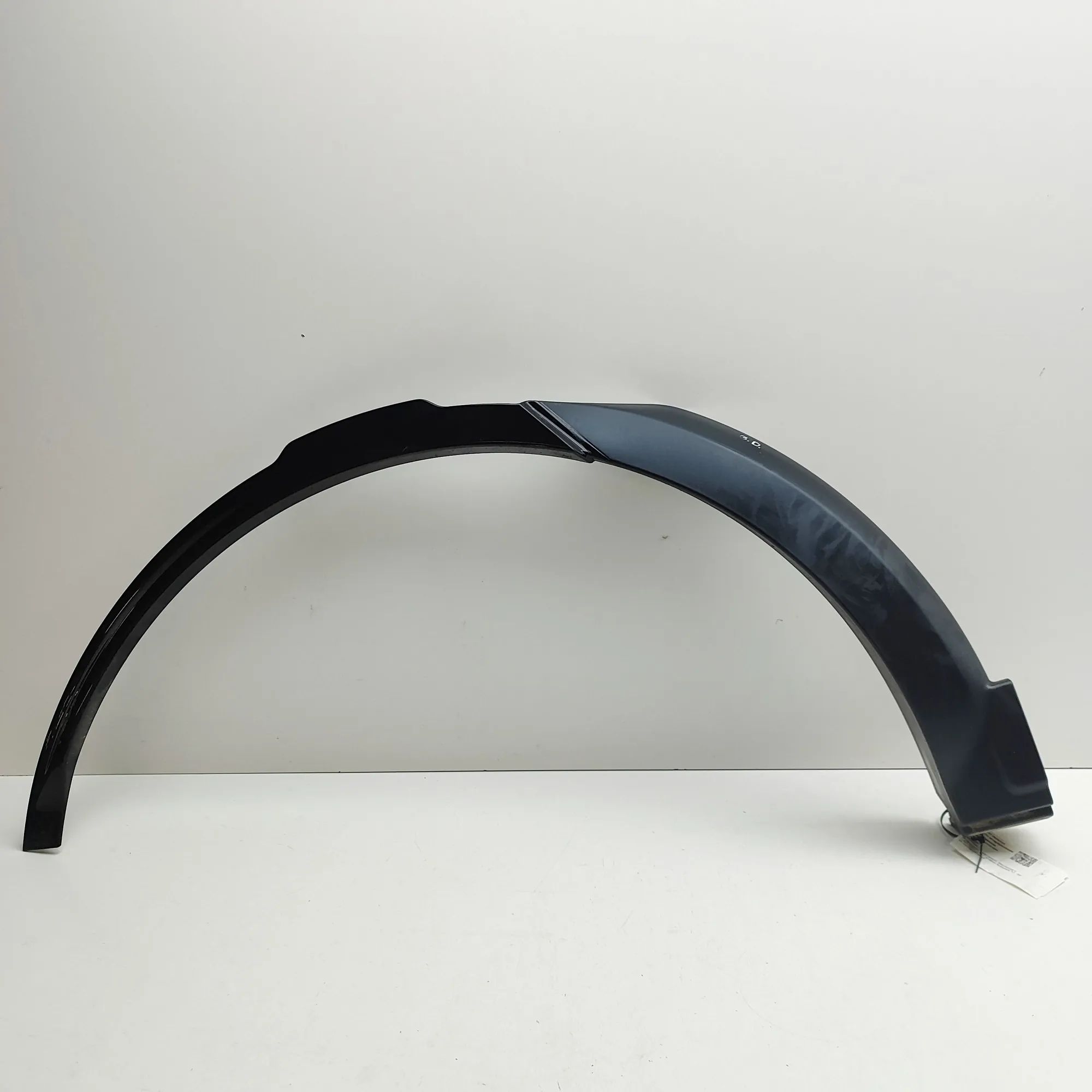Land Rover Discovery Wheel arch trim — rear right Wheel arch trim — rear right — LAND ROVER DISCO...