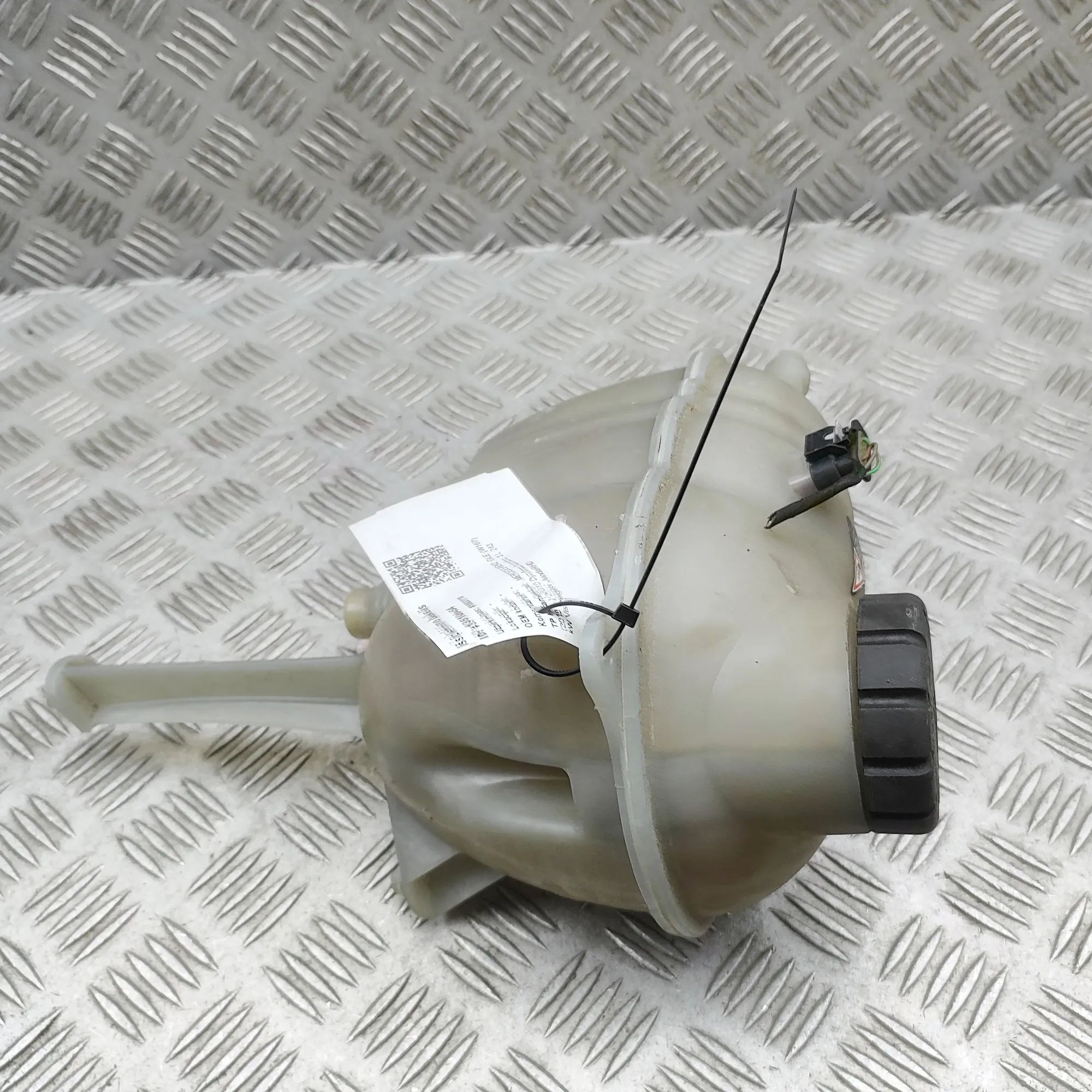 Mercedes-Benz GLE (W167) Expansion Tank Expansion tank — MERCEDES BENZ GLE (W167) (2019...