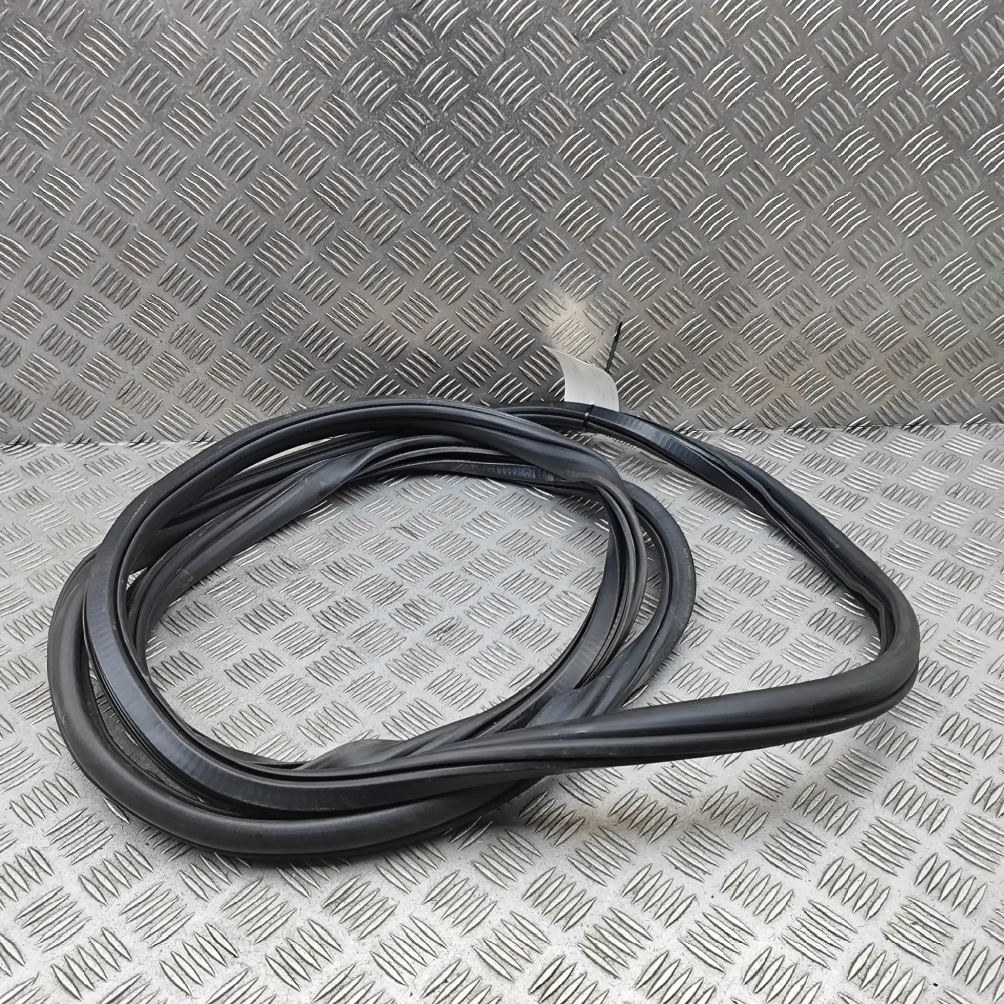Volkswagen Multivan (T7) Door rubber seal — rear left Door rubber seal — rear left — VW MULTIVAN (T7 ...