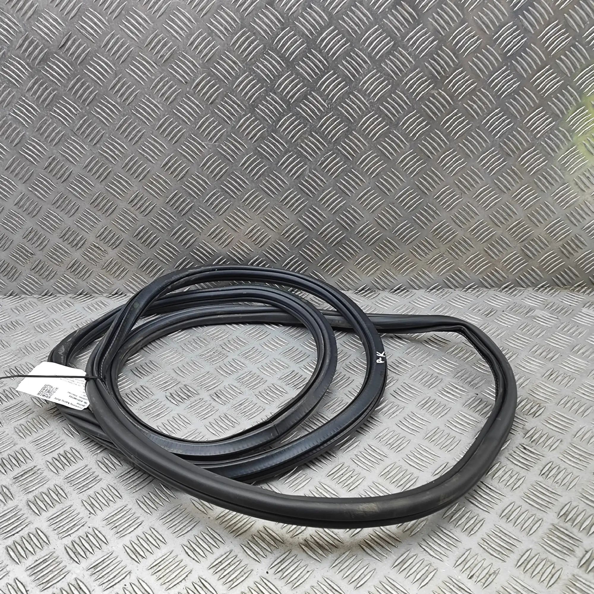 Volkswagen Multivan (T7) Door rubber seal — front left Door rubber seal — front left — VW MULTIVAN (T7...