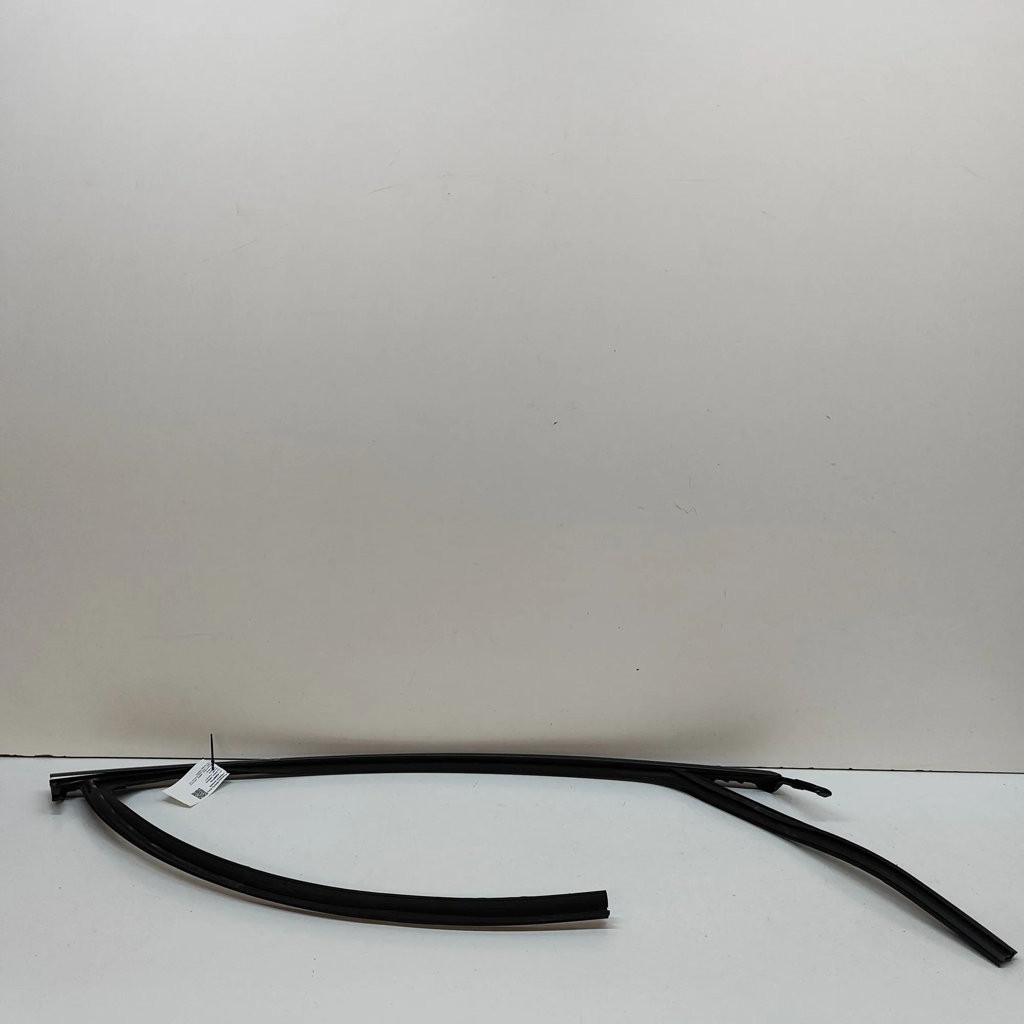 Nissan Ariya Upper door trim strip — front right Upper door trim strip — front right — NISSAN AR...