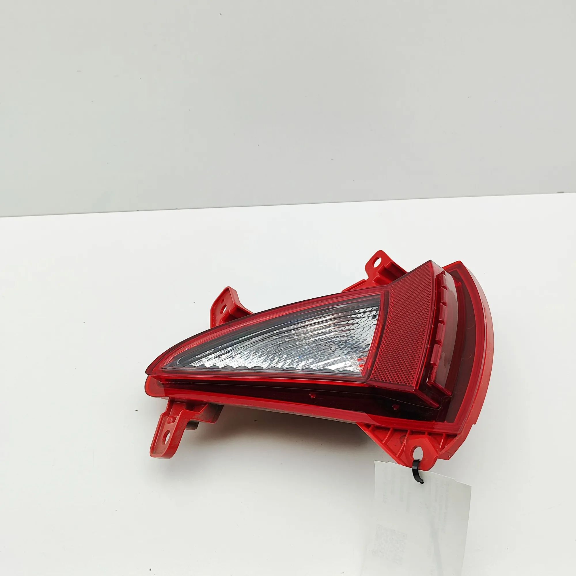 Kia Sportage Rear Right Fog Light Rear Right Fog Light — KIA SPORTAGE (V NQ5) (20...