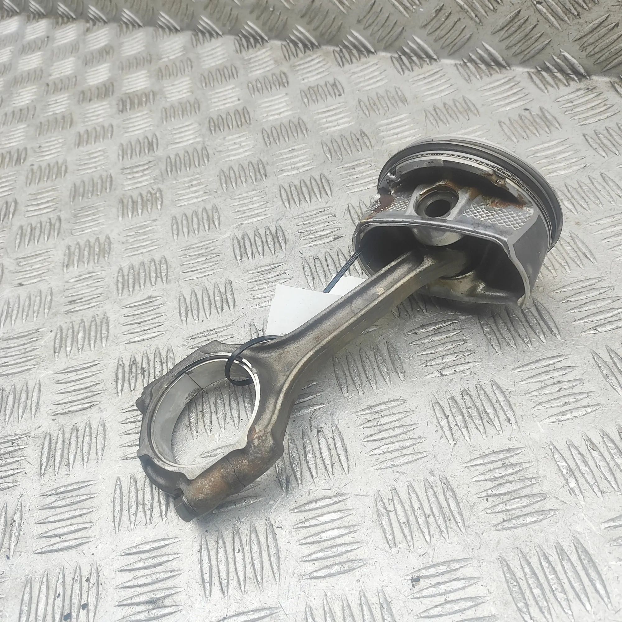 Jeep Wrangler (JK) Piston Piston — JEEP WRANGLER (III JK) (2007-...) — K0...