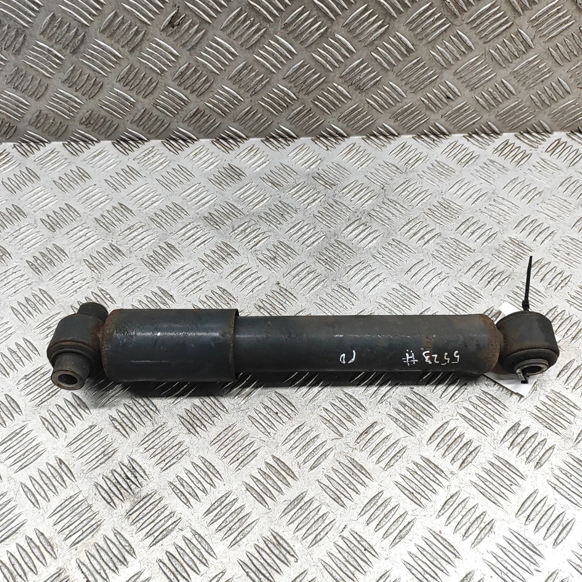 Iveco Daily Shock absorber — front right Shock absorber — front right — IVECO DAILY (VI ...