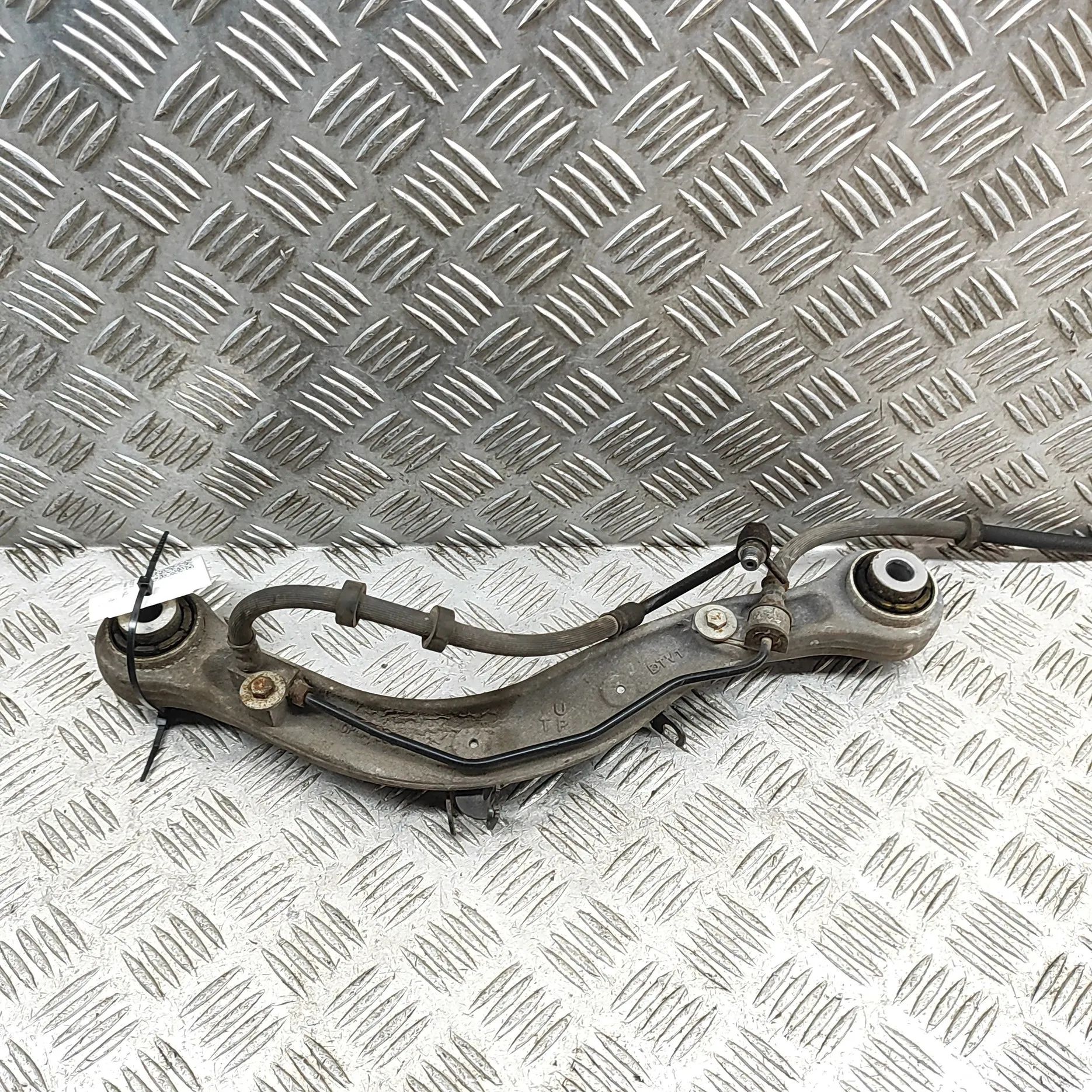Land Rover Discovery Control arm — rear left Control arm — rear left — LAND ROVER DISCOVERY ...