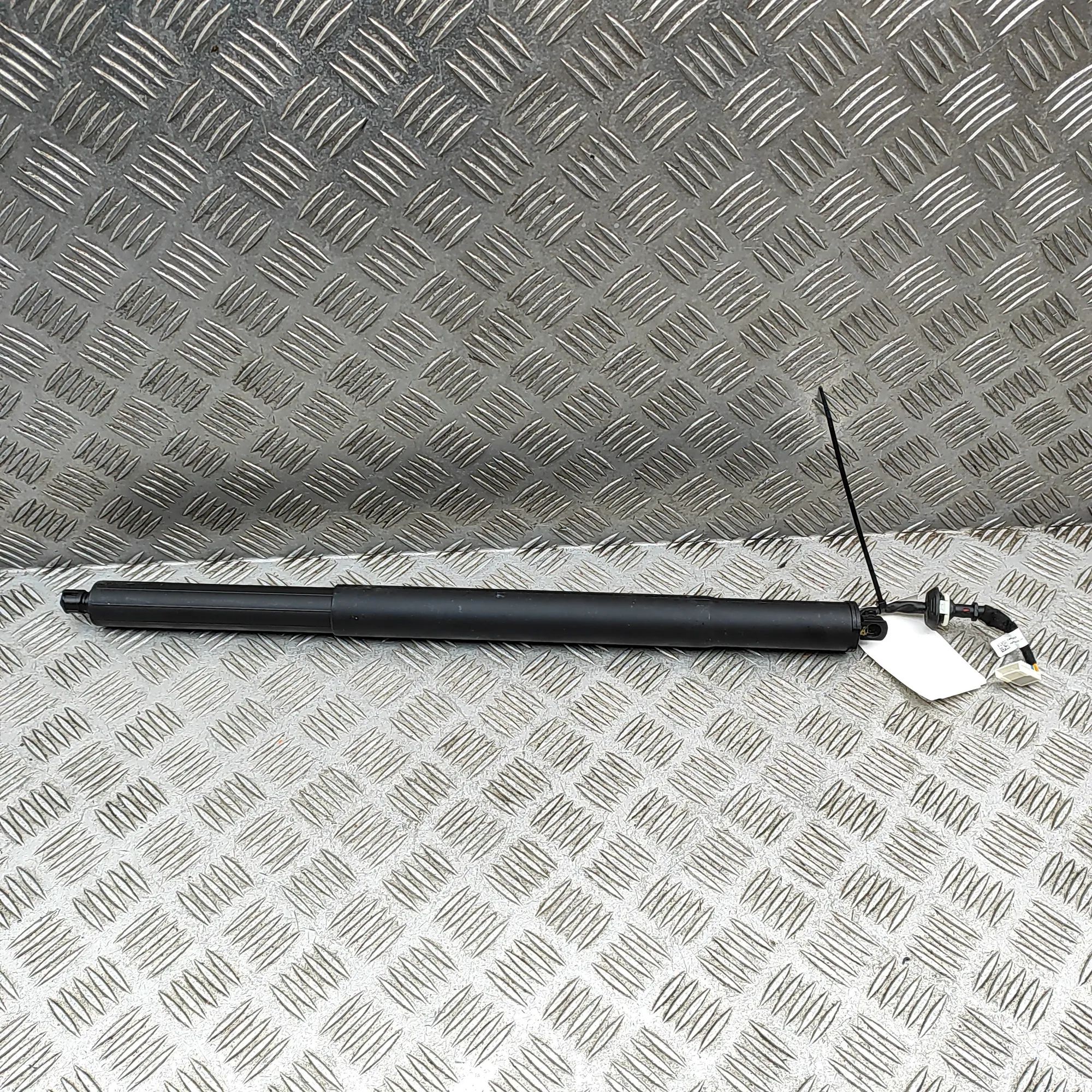 BMW X5 (G05) Right Side Tailgate Gas Strut Right Side Tailgate Gas Strut — BMW X5 (G05) (2...