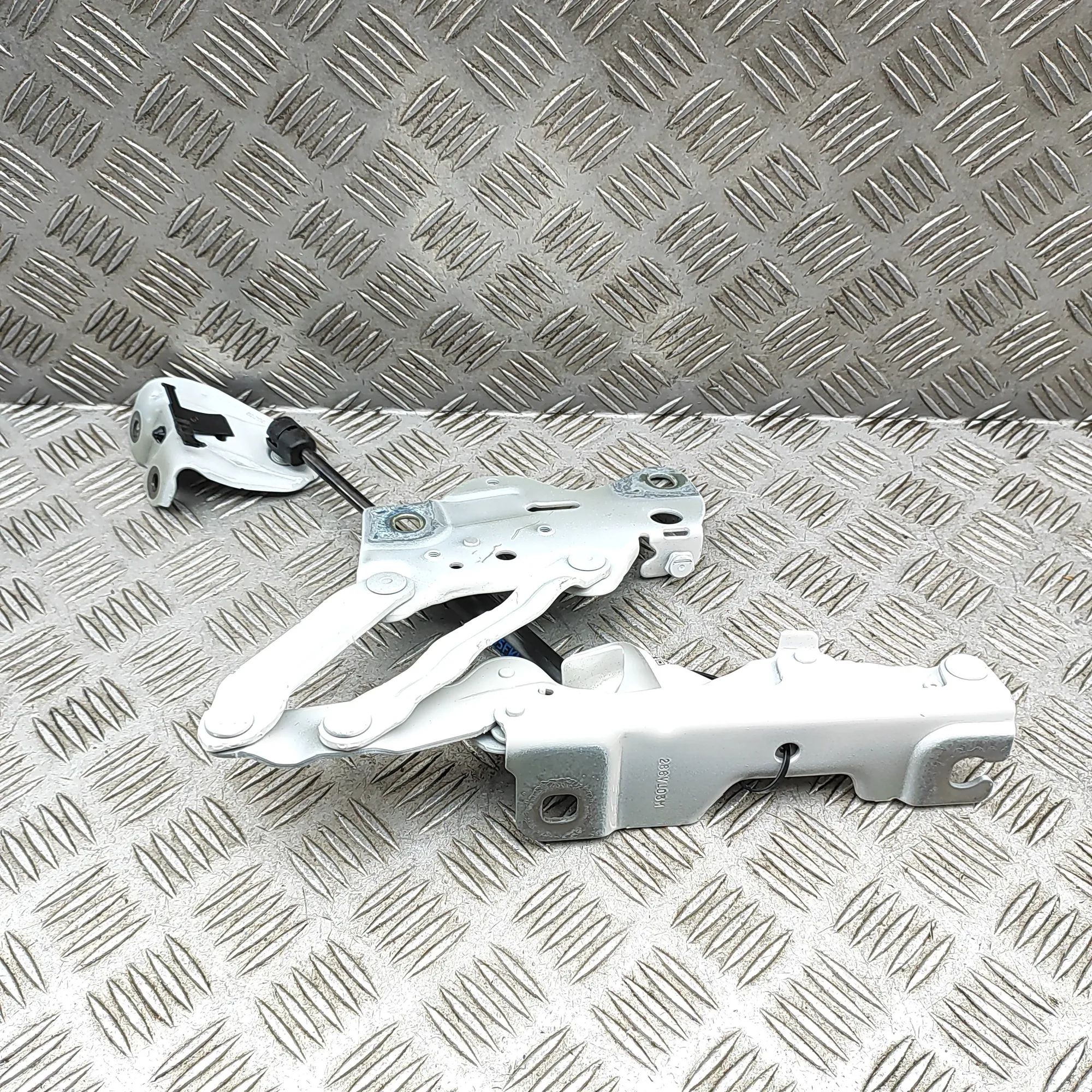 BMW X5 (G05) Bonnet hinge — front left Bonnet hinge — front left — BMW X5 (G05) (2018-...