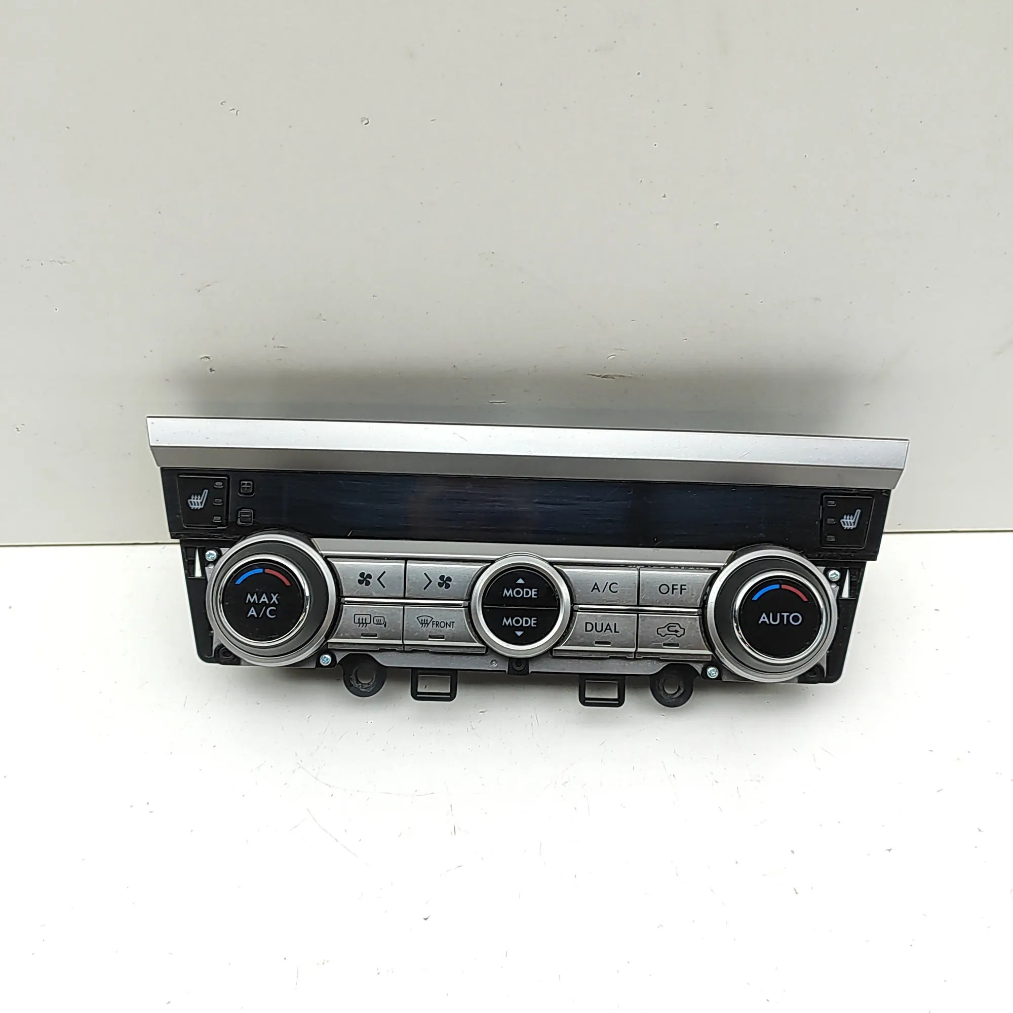 Subaru Outback Climate control unit