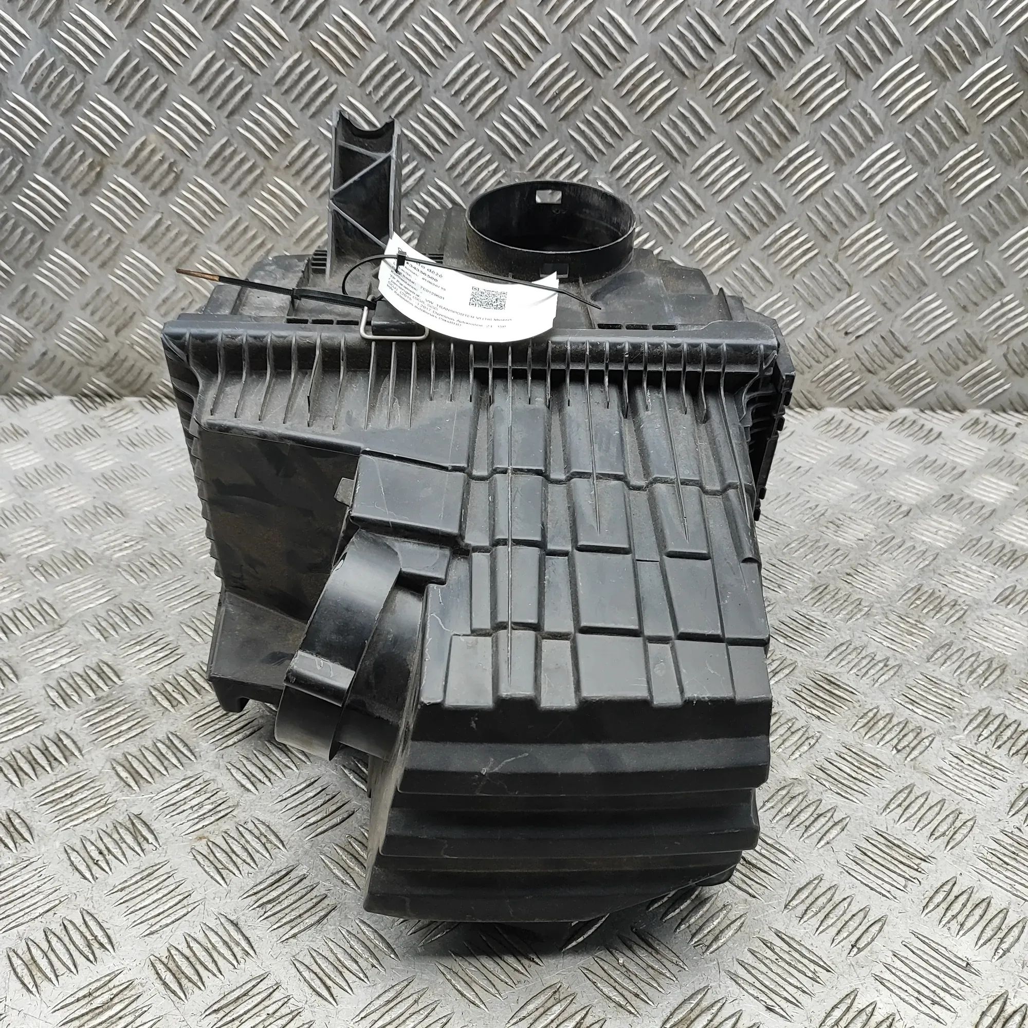 Volkswagen Transporter (T6, Caravelle, Multivan) Ilmanpuhdistin  Air Filter Box — VW TRANSPORTER (VI T6 Minibus ...
