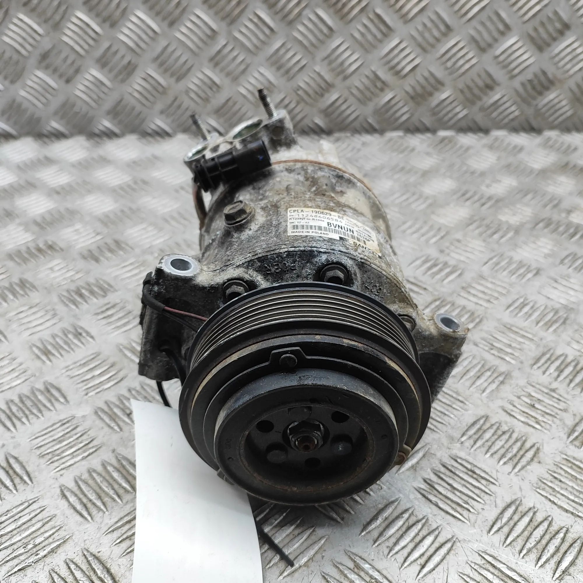 Jaguar XE Air-conditioning compressor Air-conditioning compressor — JAGUAR XE (X760) ...