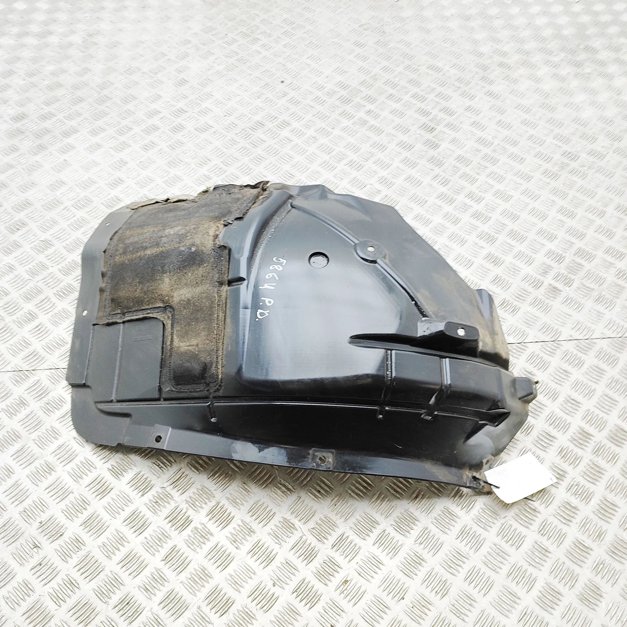 Maserati Levante Wheel arch liner — front — right — rear section Wheel arch liner — front — right — rear section...