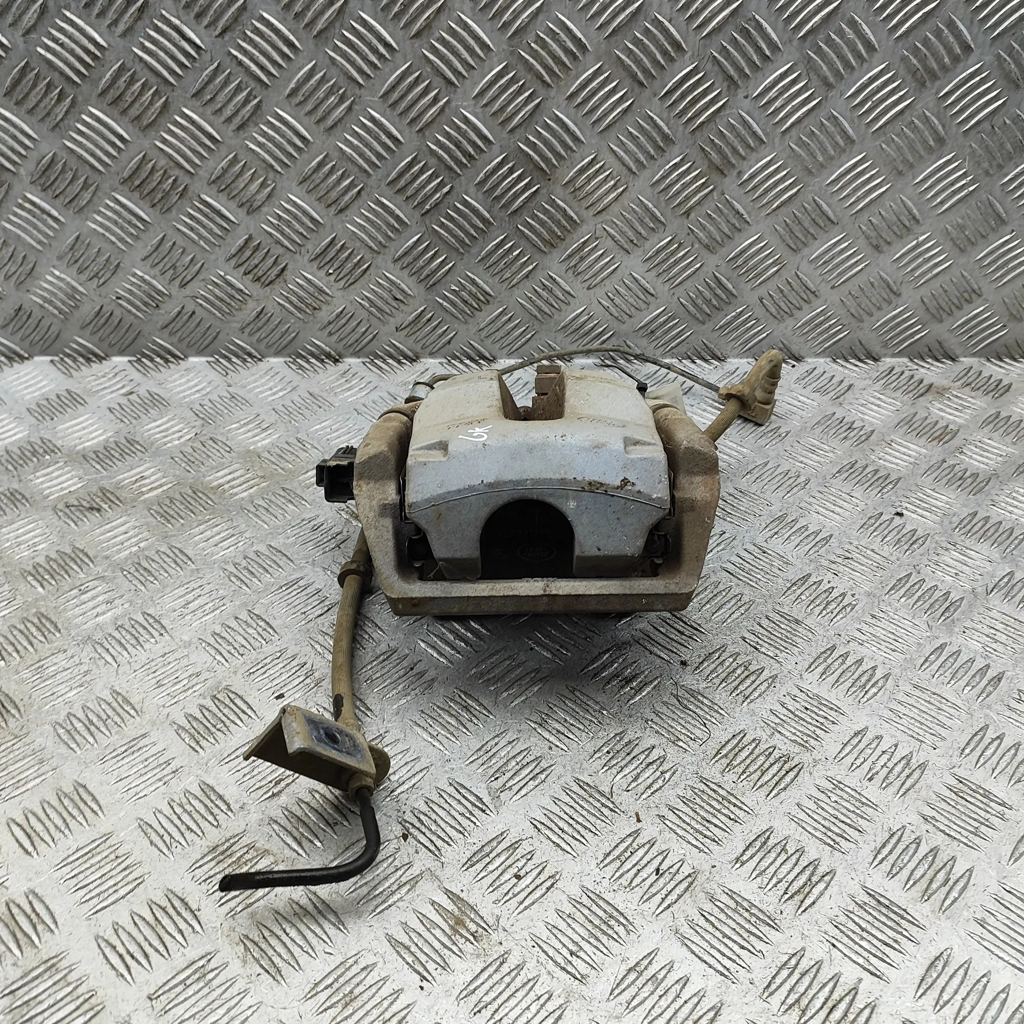 Land Rover Discovery Brake caliper — rear left Brake caliper — rear left — LAND ROVER DISCOVER...