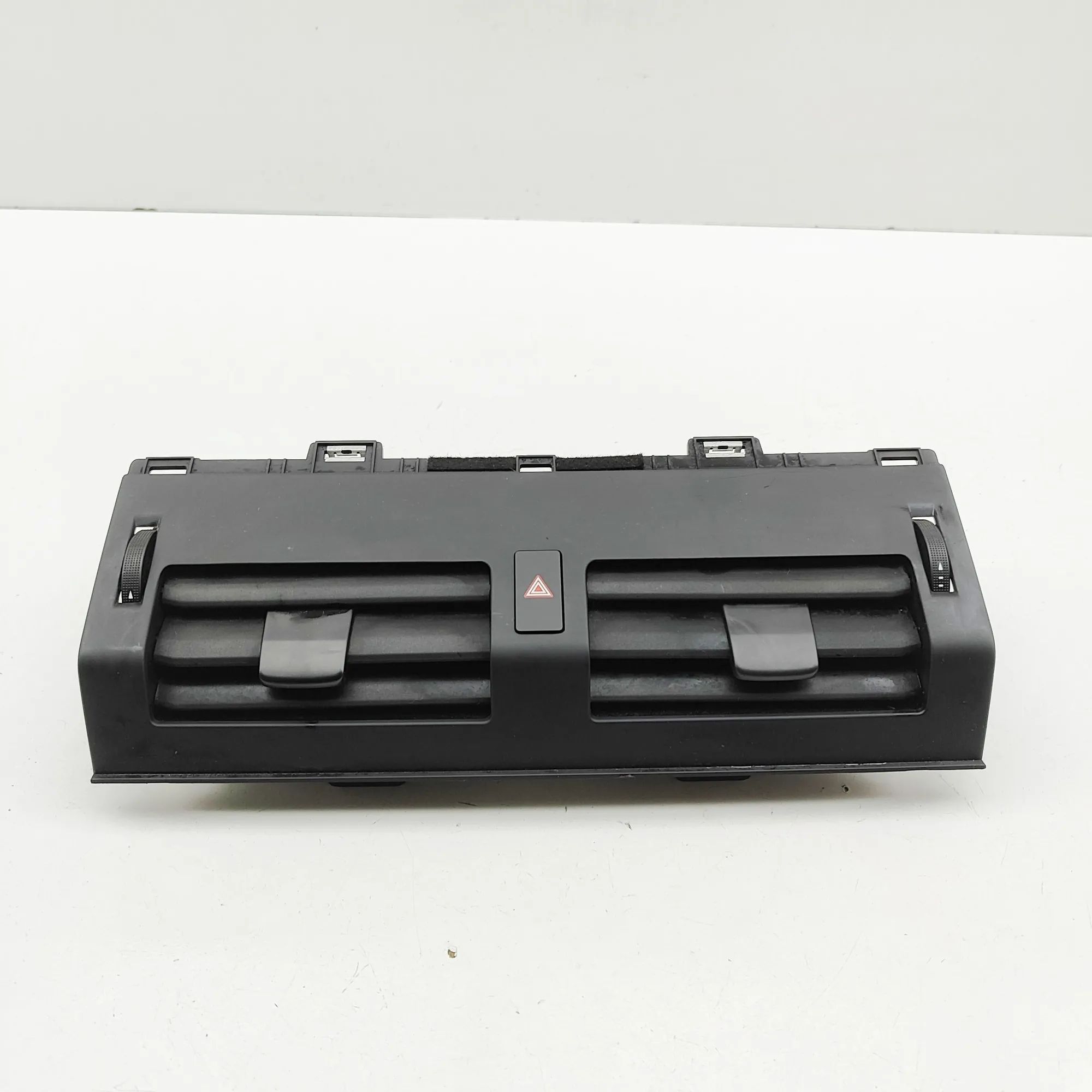 Land Rover Defender Dashboard Air Vents Dashboard Air Vents — LAND ROVER DEFENDER (Stat...