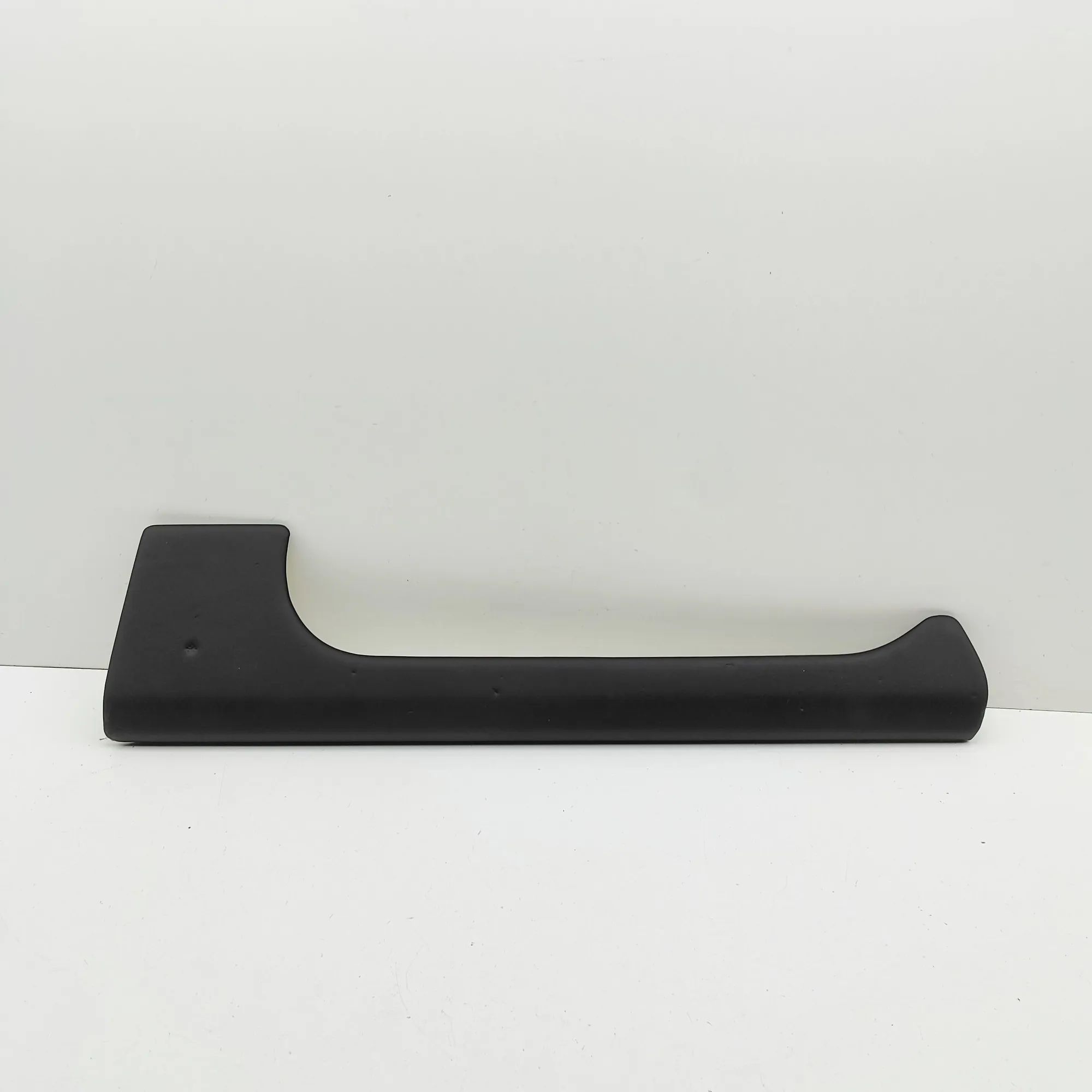 Land Rover Defender Door panel trim — front right Door panel trim — front right — LAND ROVER DEFE...