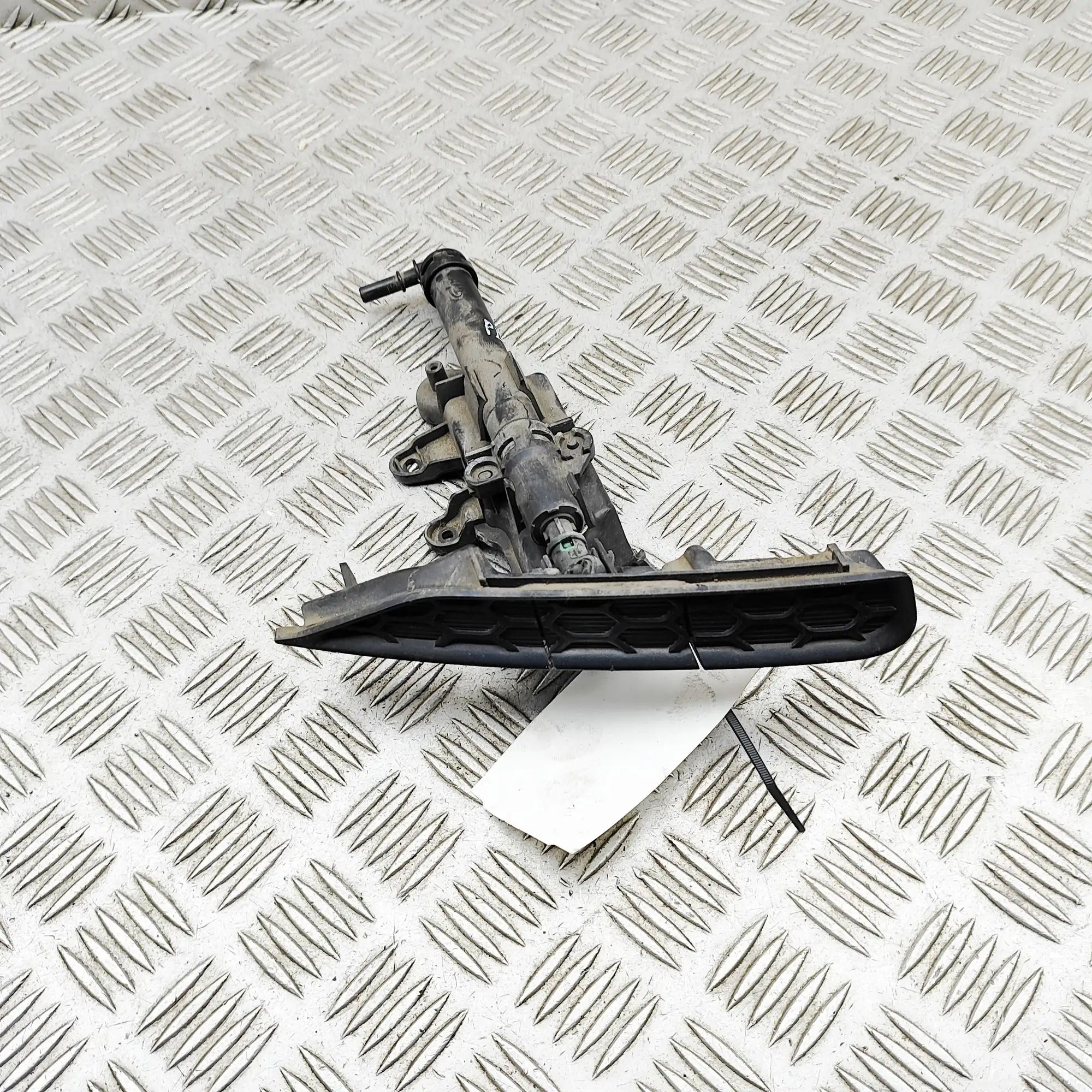 Jeep Grand Cherokee (WK) Headlight washer pump — right Headlight washer pump — right — JEEP GRAND CHER...