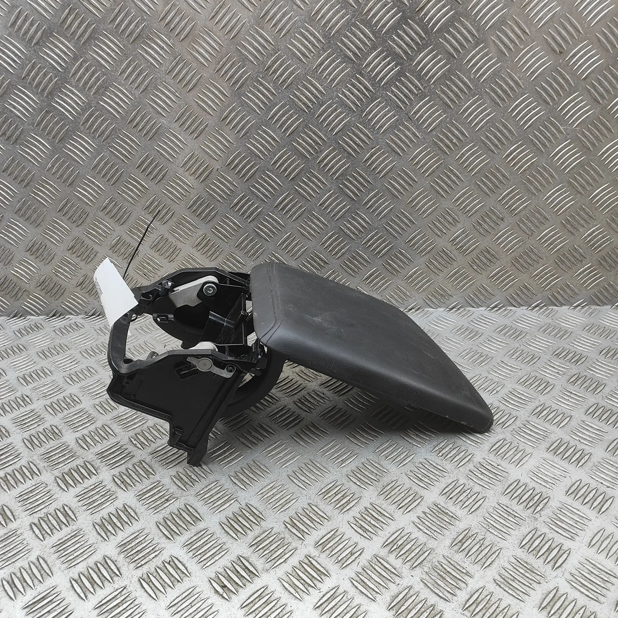 Volvo V60 Armrest Armrest — VOLVO V60 (II 225, 227) (2018-...) — ...