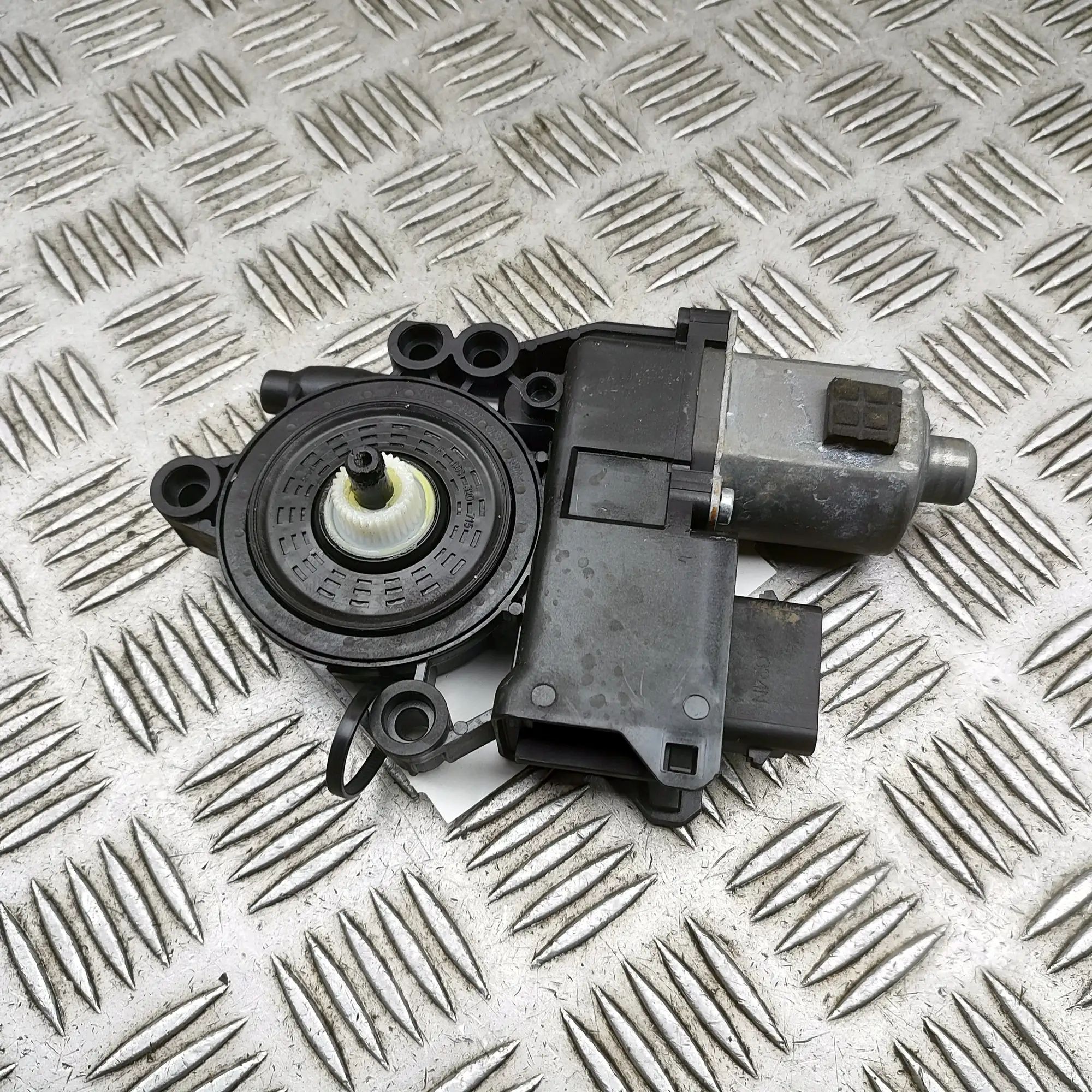 Kia Sorento Window regulator motor — rear left Window regulator motor — rear left — KIA SORENT...